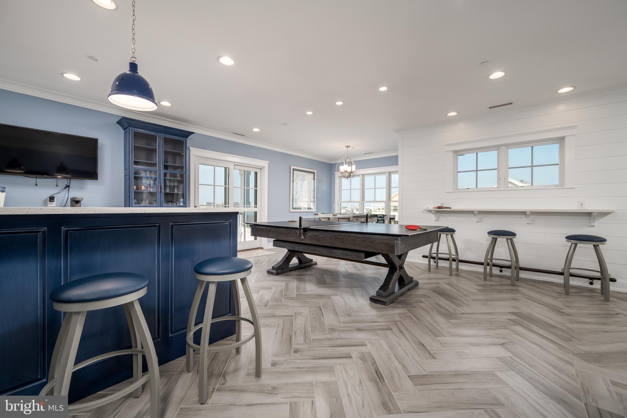 SUNSET ISLAND - Residential