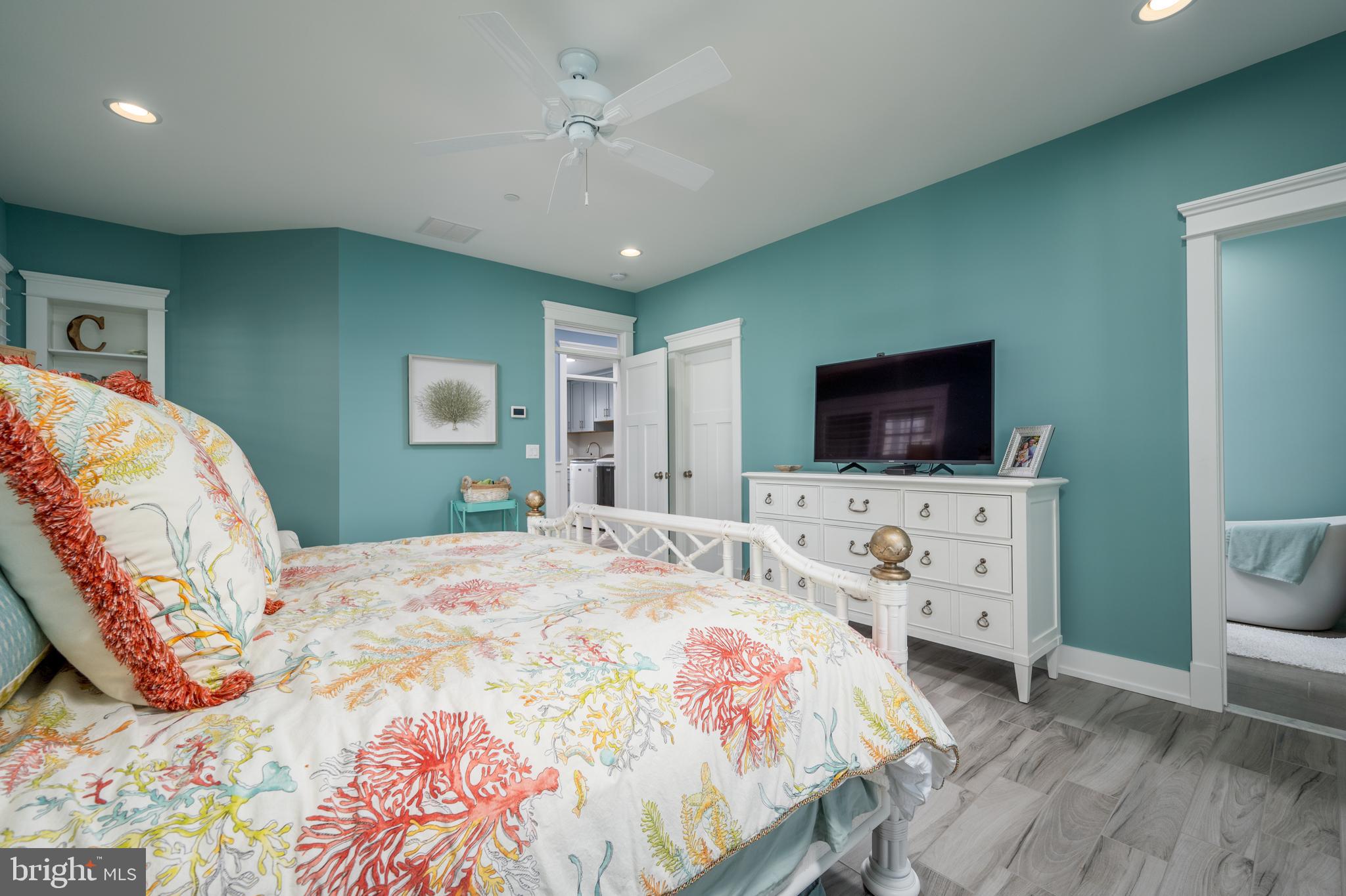 SUNSET ISLAND - Residential