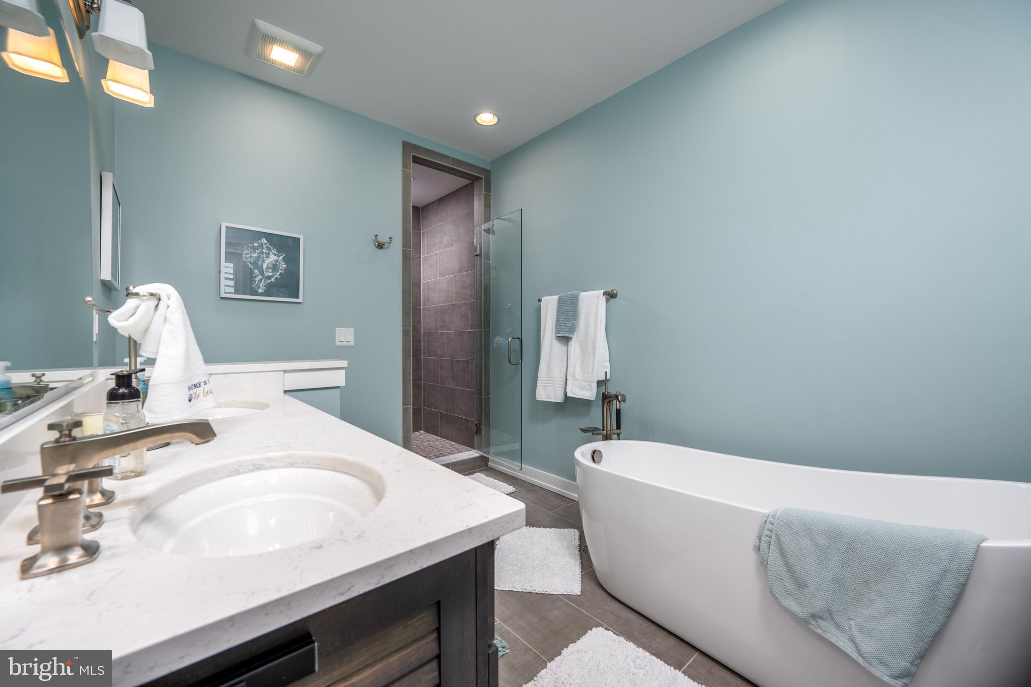 SUNSET ISLAND - Residential