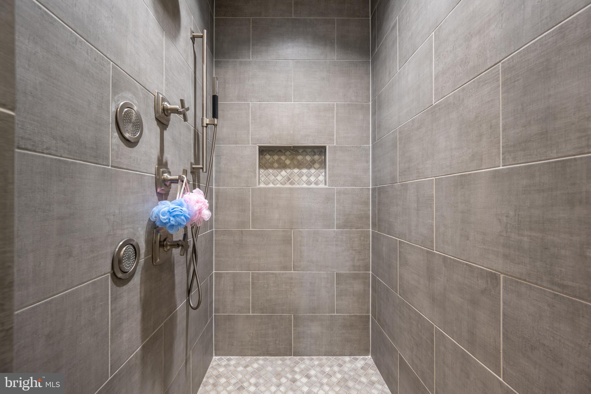 SUNSET ISLAND - Residential