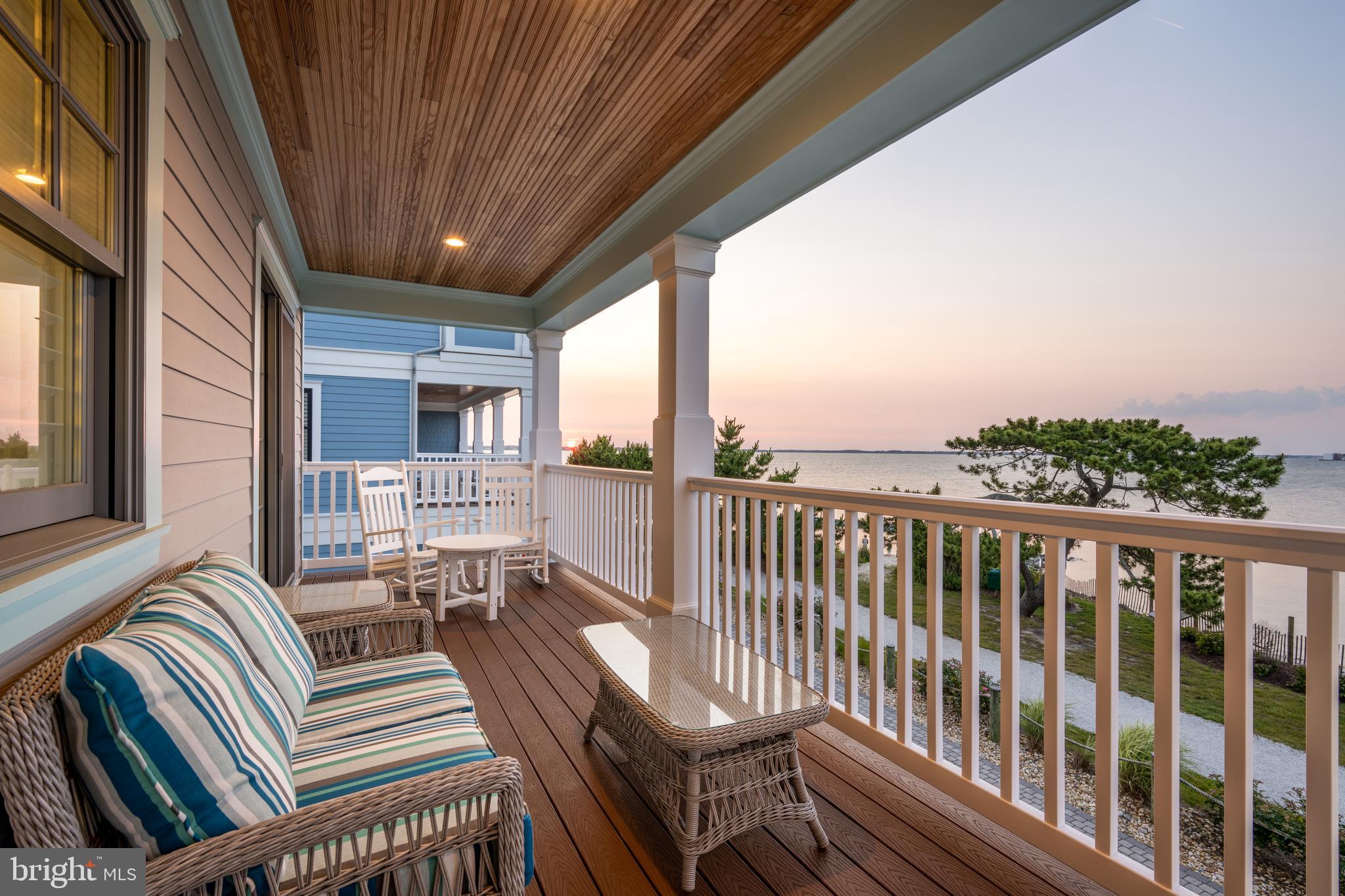 SUNSET ISLAND - Residential