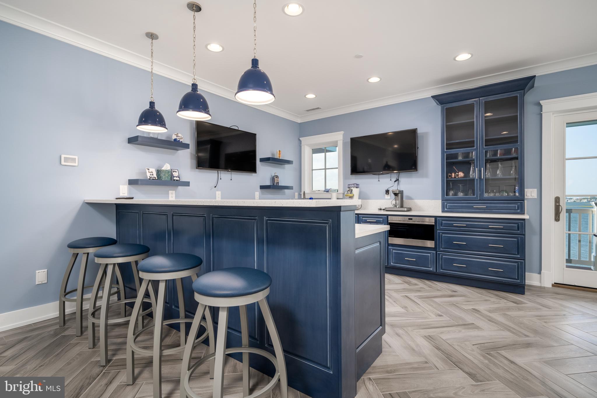 SUNSET ISLAND - Residential