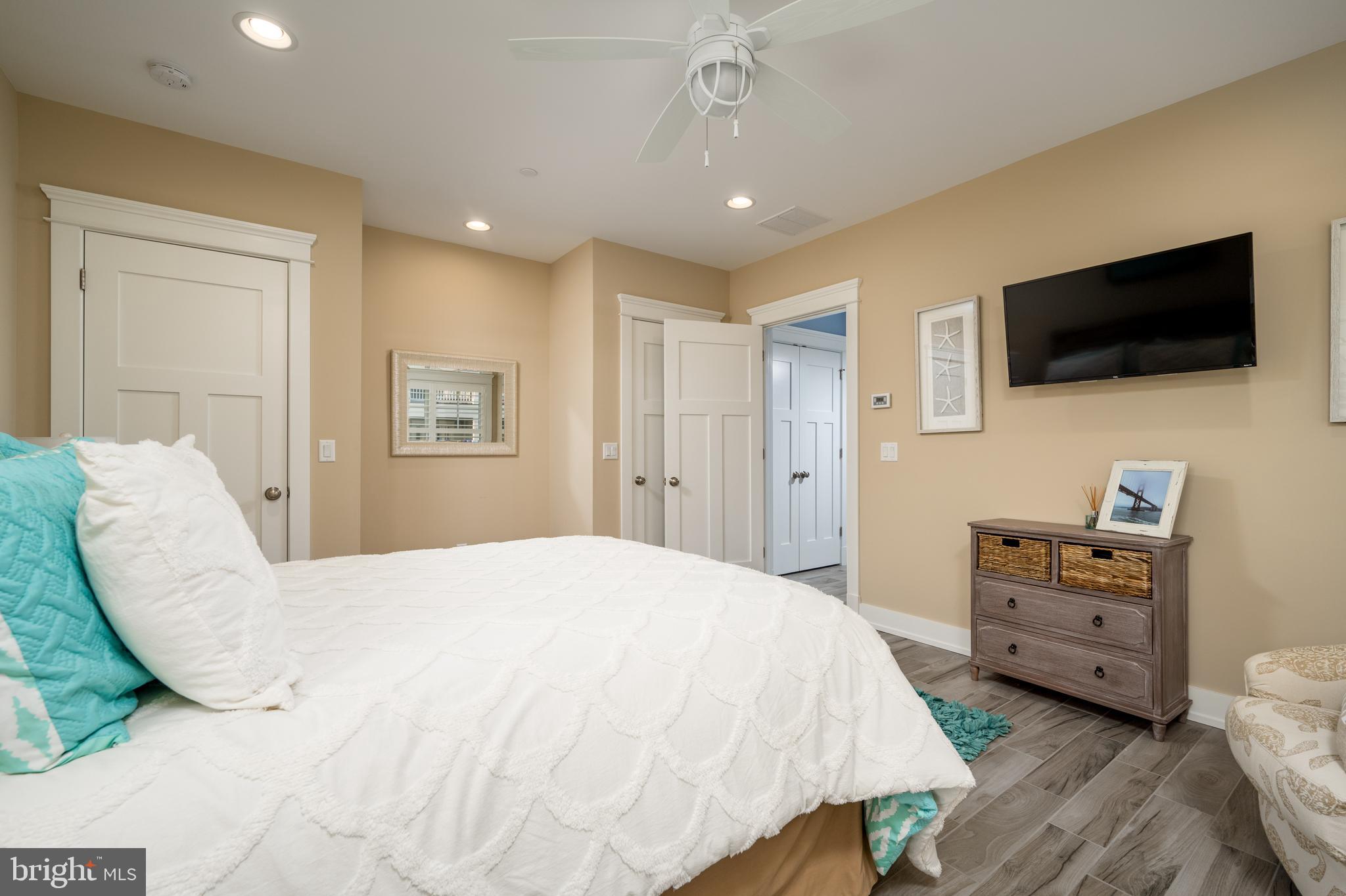 SUNSET ISLAND - Residential