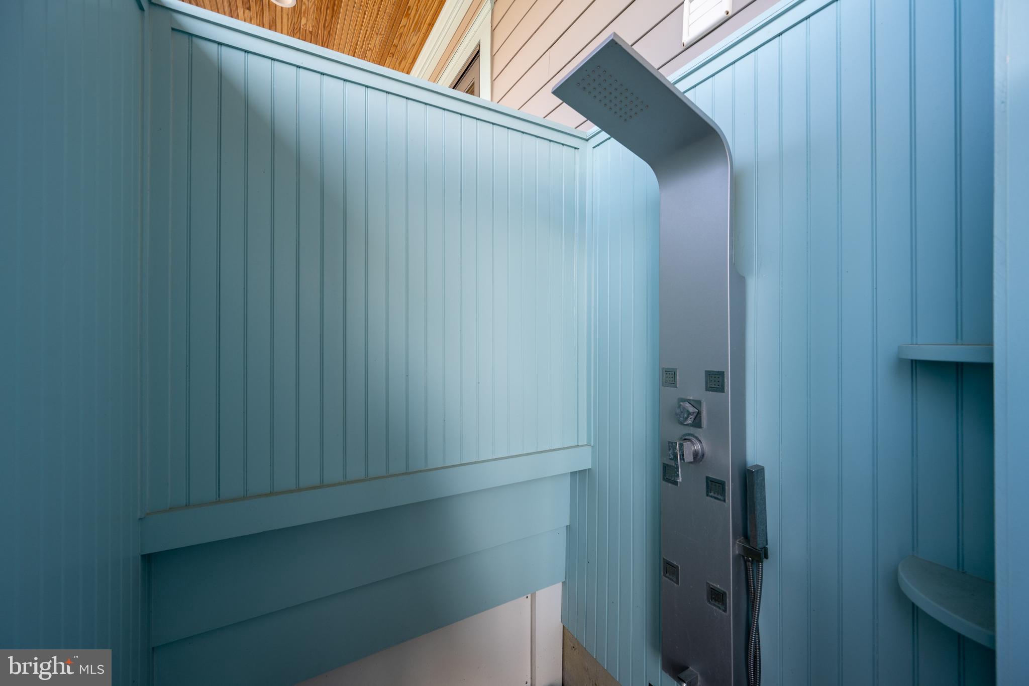 SUNSET ISLAND - Residential