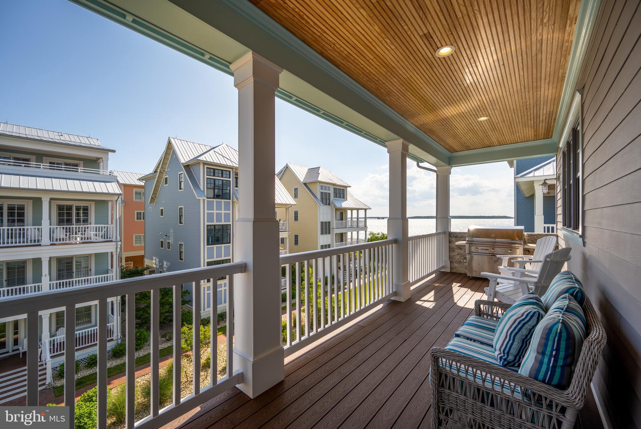 SUNSET ISLAND - Residential