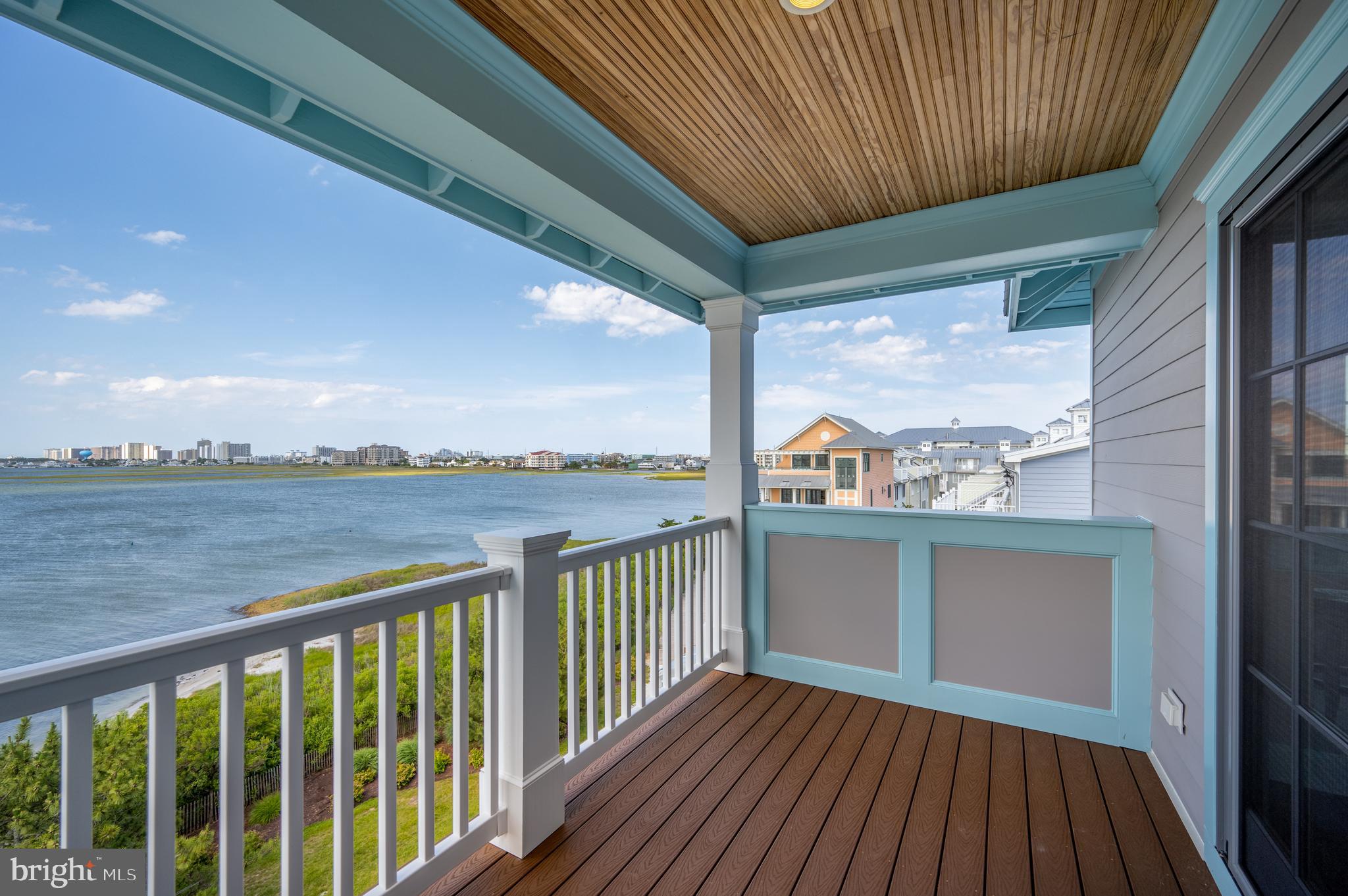 SUNSET ISLAND - Residential