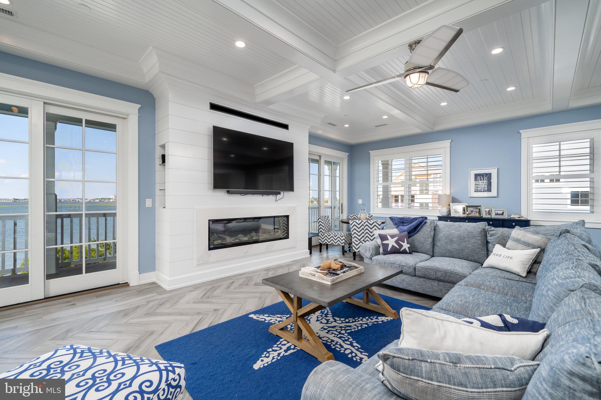 SUNSET ISLAND - Residential