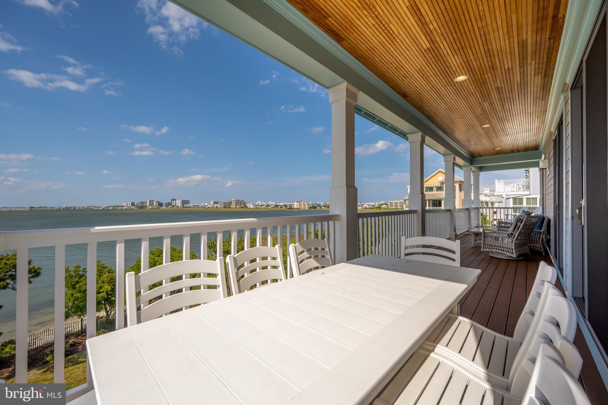 SUNSET ISLAND - Residential