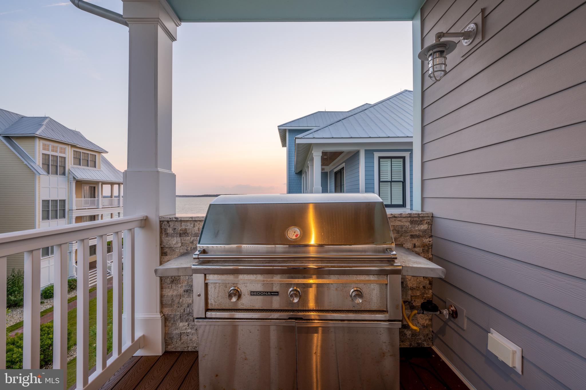 SUNSET ISLAND - Residential