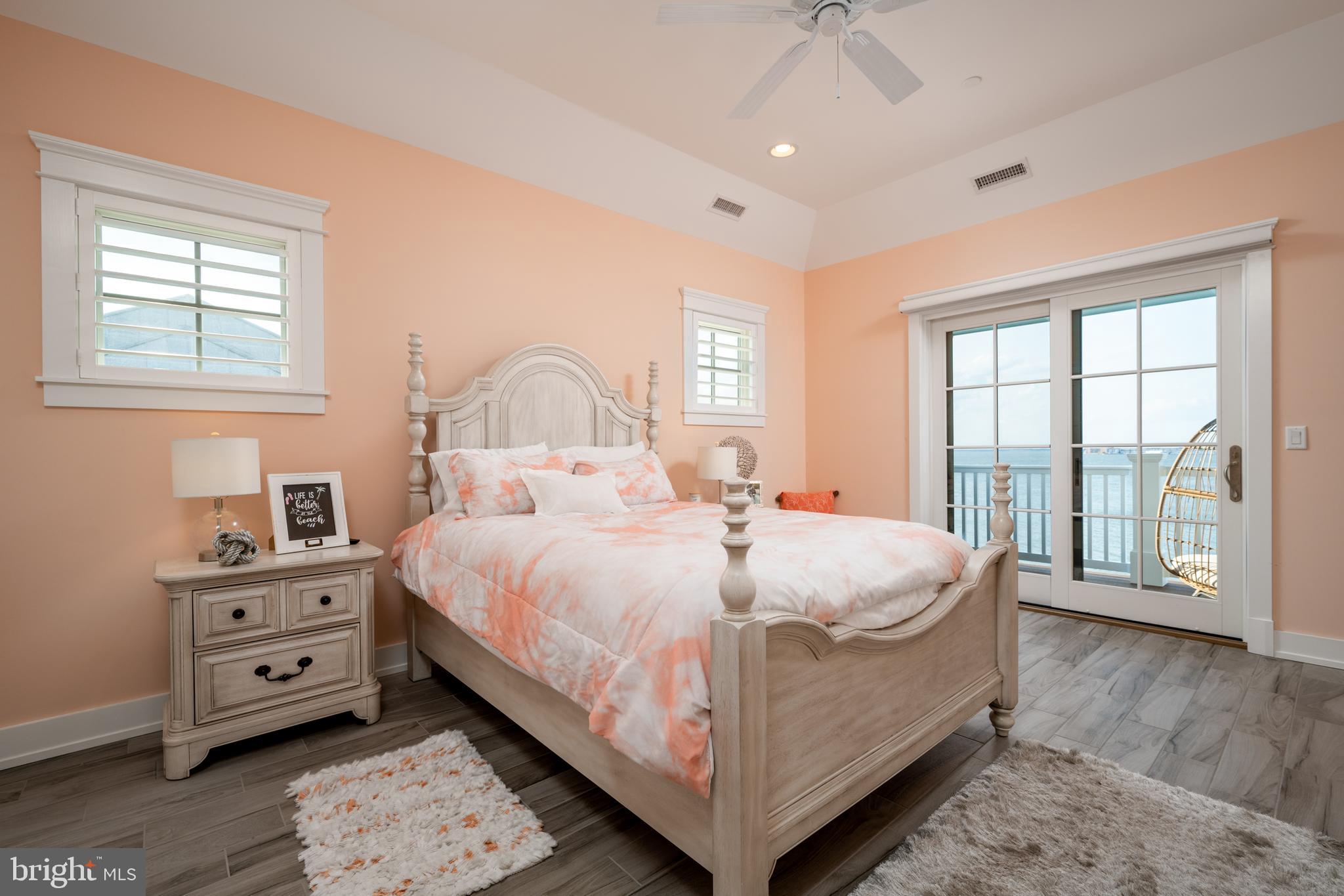 SUNSET ISLAND - Residential