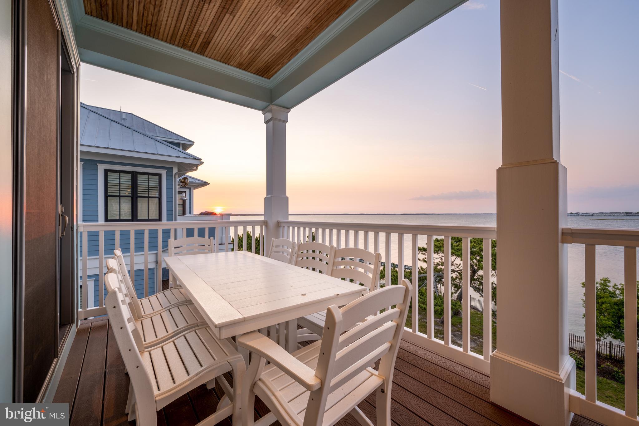 SUNSET ISLAND - Residential