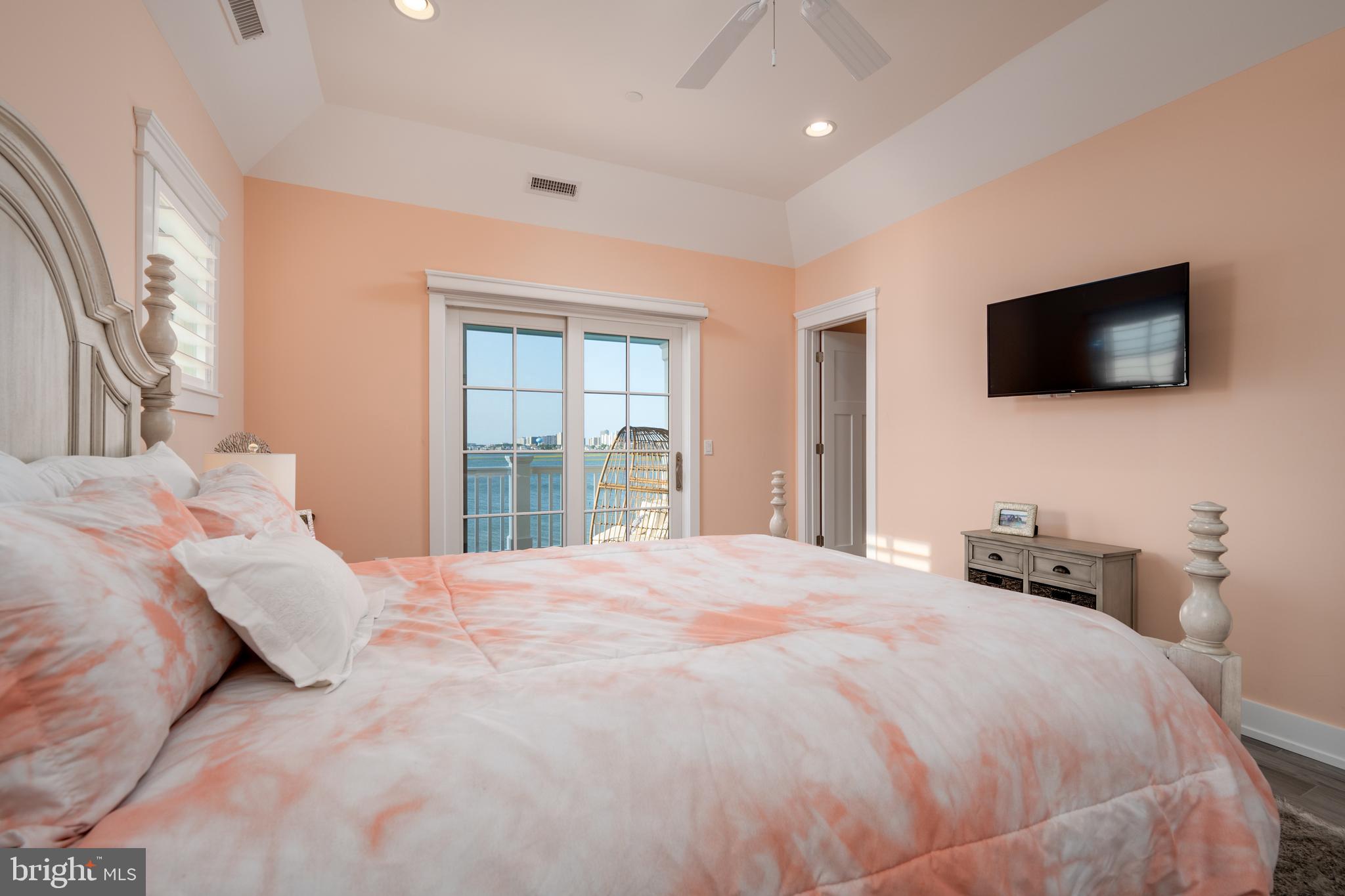 SUNSET ISLAND - Residential