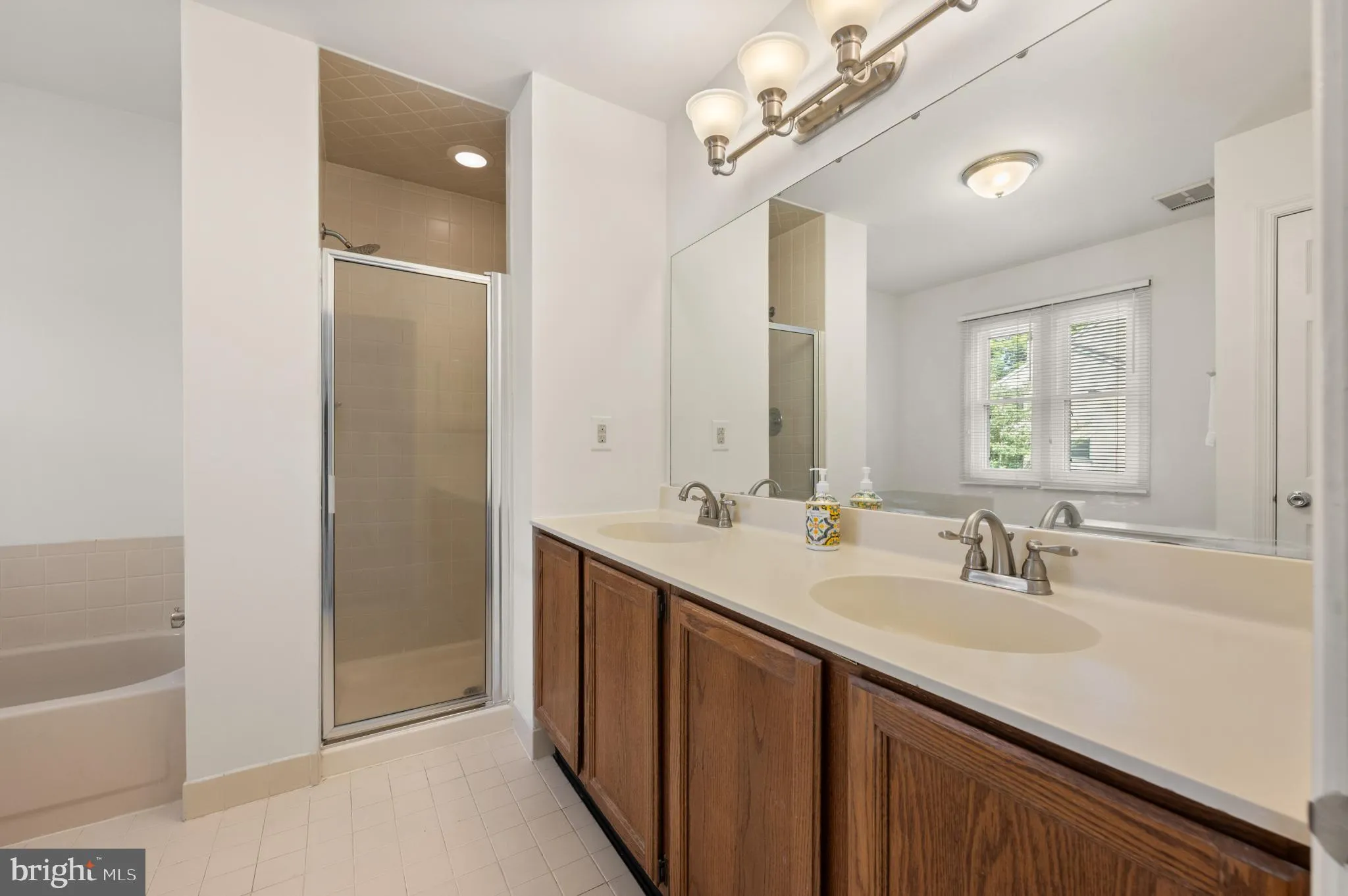 Chesterbrook, Pennsylvania 19087, United States, 3 Bedrooms Bedrooms, ,3 BathroomsBathrooms,Residential,Active,203349