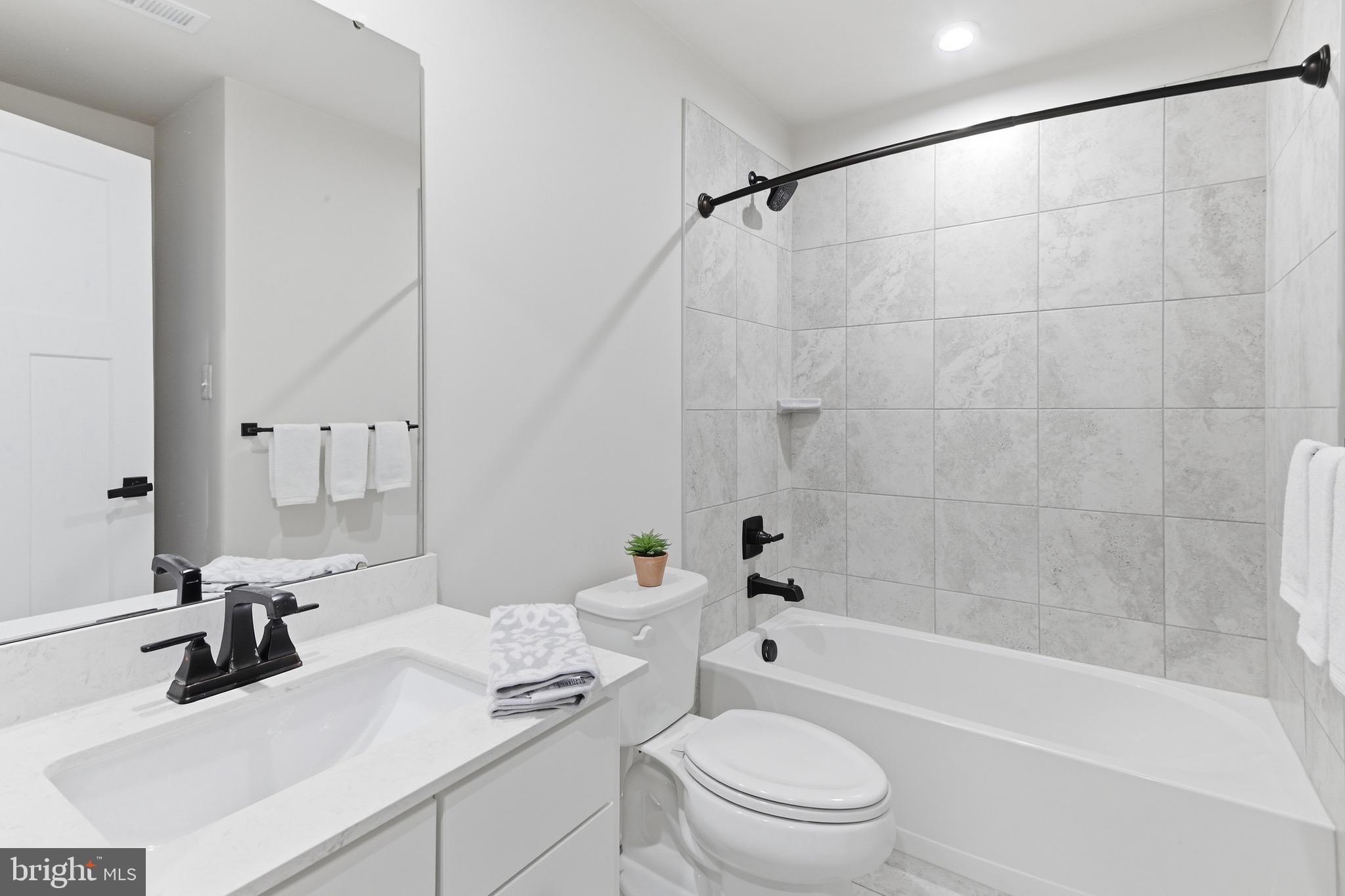 LAKE LINGANORE OAKDALE - Residential