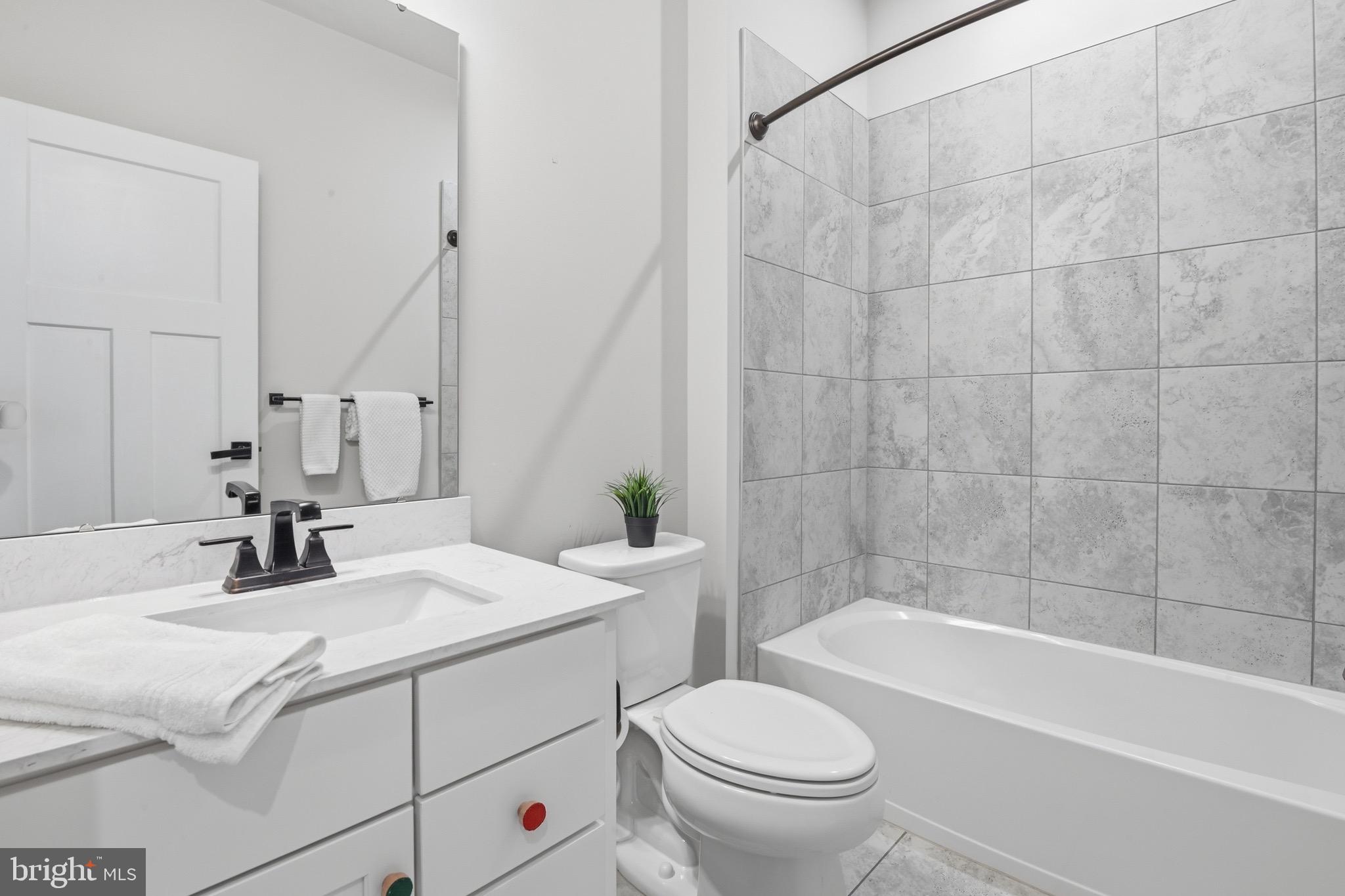 LAKE LINGANORE OAKDALE - Residential