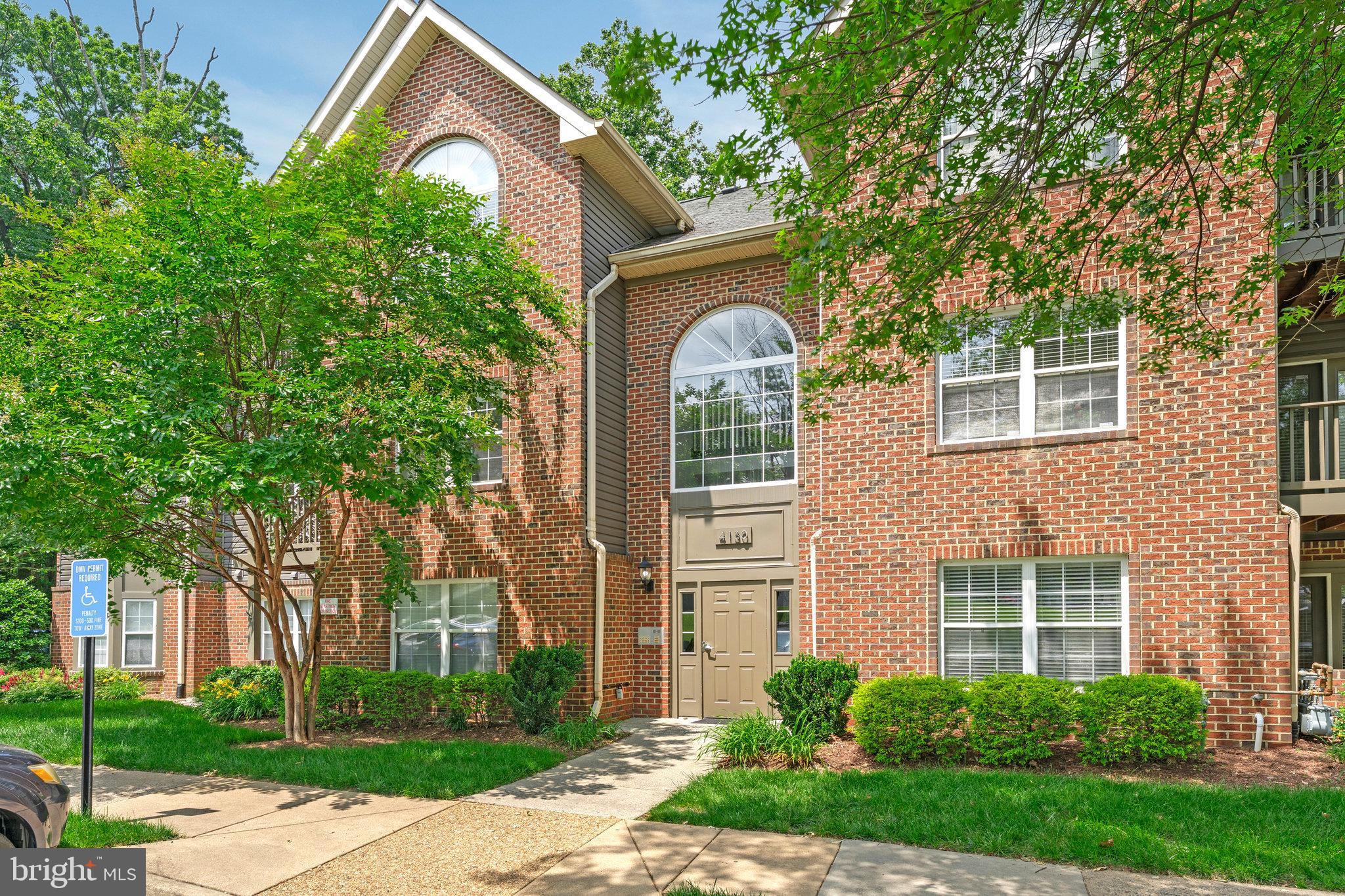 Welcome Home!
Perfectly situated for convenience and connection, this bright and inviting condo offers easy access to I-66 and is just a short distance to shops, dining, and entertainment. Come inside to find sun-filled spaces, including a generously sized primary bedroom with a luxurious oversized soaking tub and a separate shower. Your personal retreat awaits! The kitchen features sleek granite countertops and stainless steel appliances, ideal for home-cooked meals or entertaining. Enjoy your morning coffee or evening unwind on the charming walkout balcony. This is a space where everyone can feel at home. Don’t miss your chance to make it yours!
Move-in fee $350