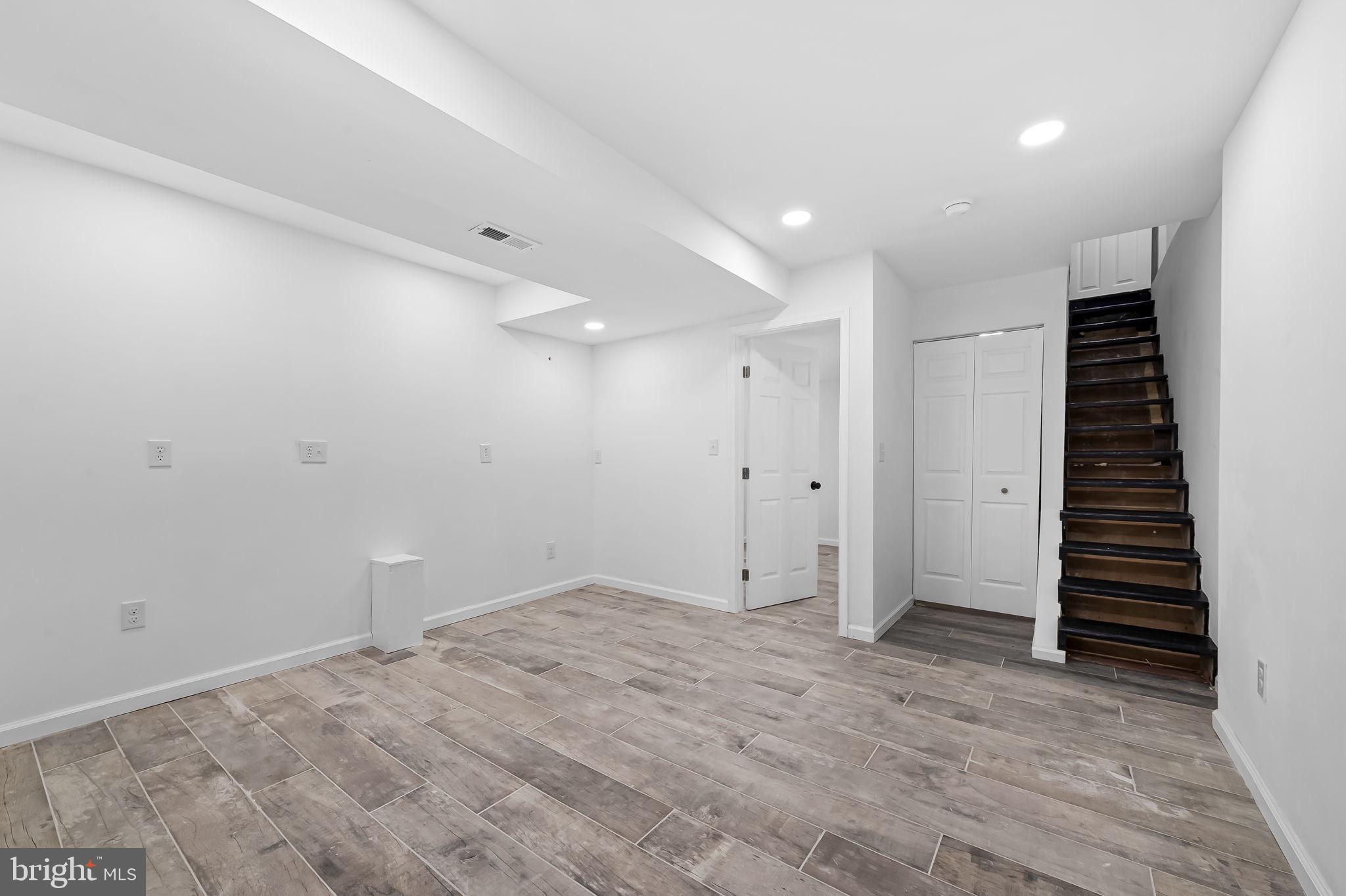 PARK CIRCLE - Residential