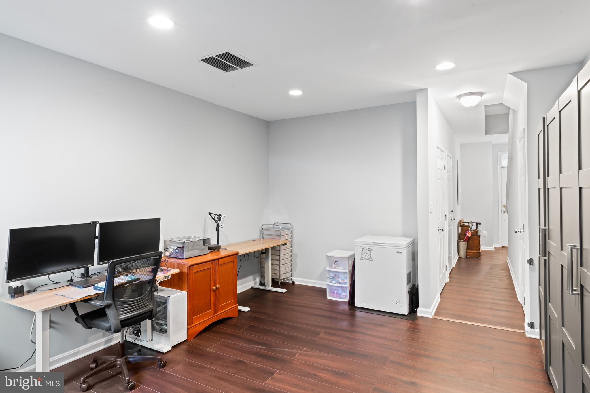 RIVER OAKS - Residential