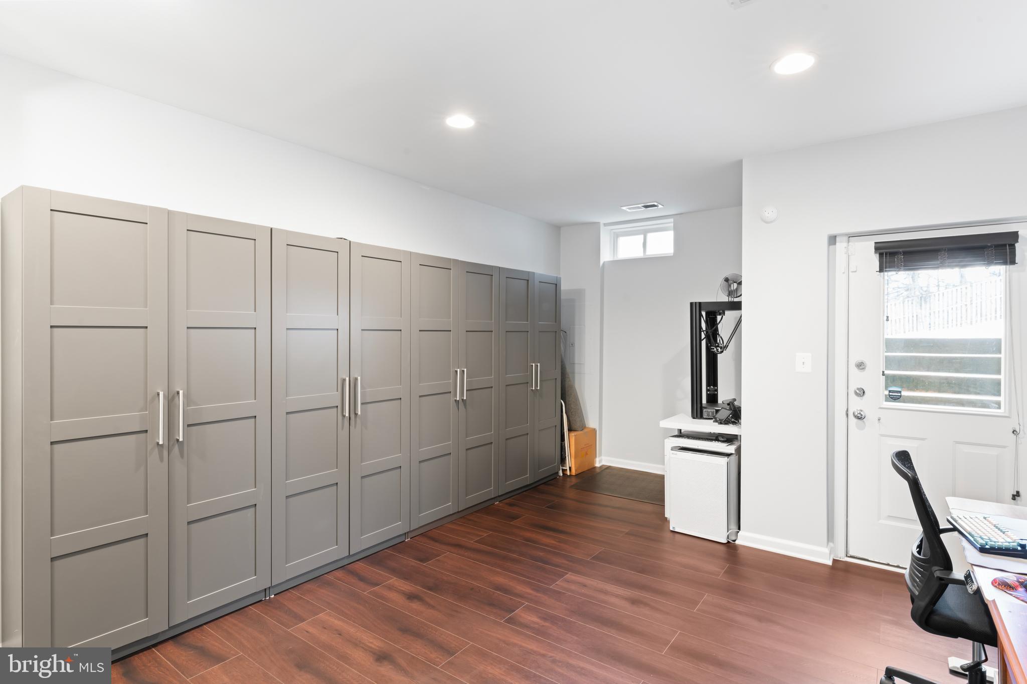 RIVER OAKS - Residential