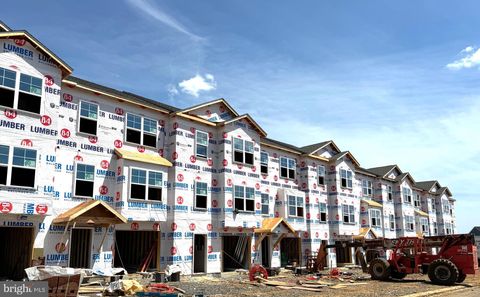 Townhouse For Sale - 208 Guatemala Drive<br/> MARTINSBURG, WV 25403