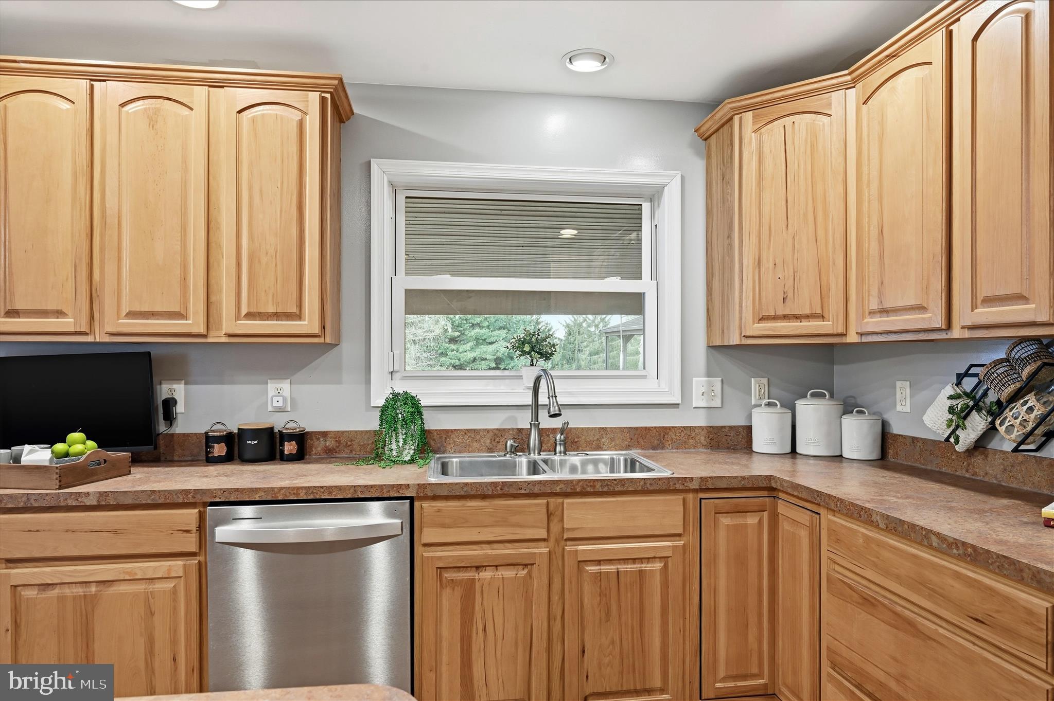 LOCUST HILL - Residential