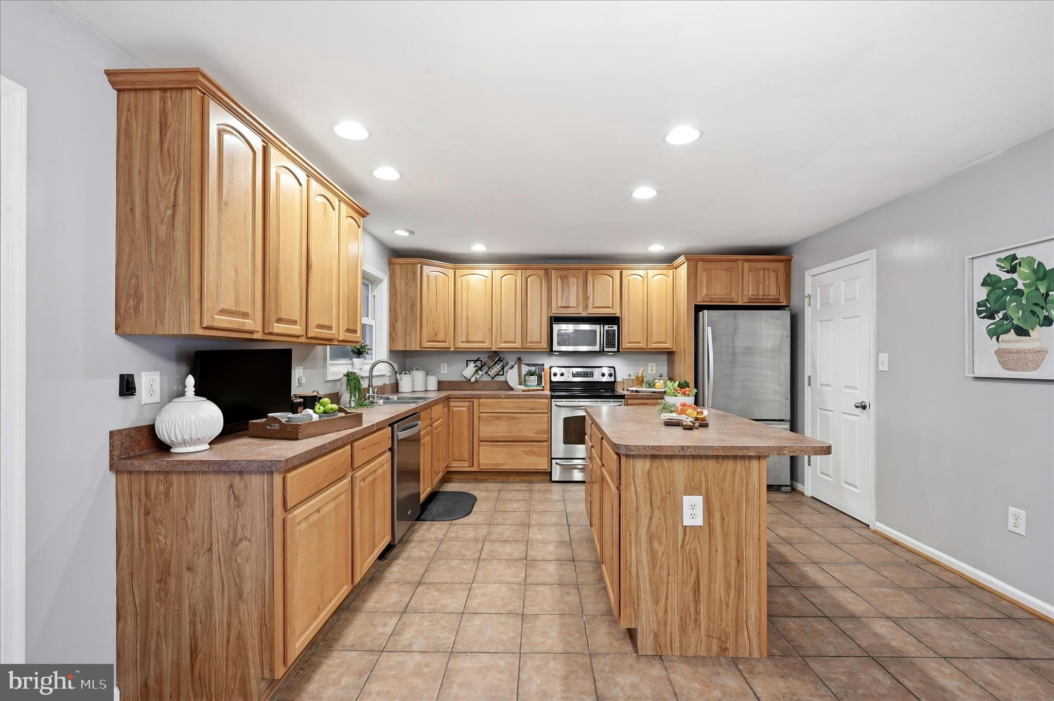 LOCUST HILL - Residential