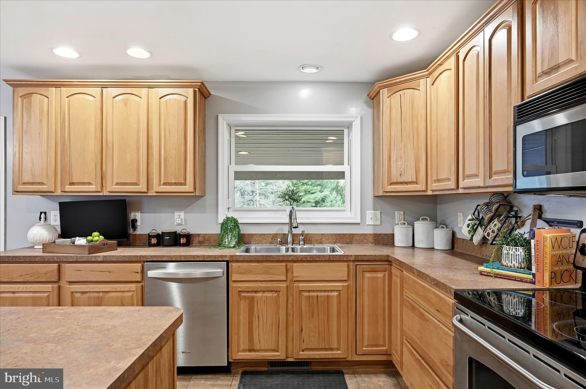 LOCUST HILL - Residential