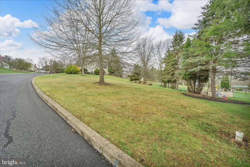 Photo of 1004 Ridgeview Drive, ORWIGSBURG, PA 17961 (MLS # PASK2026406)