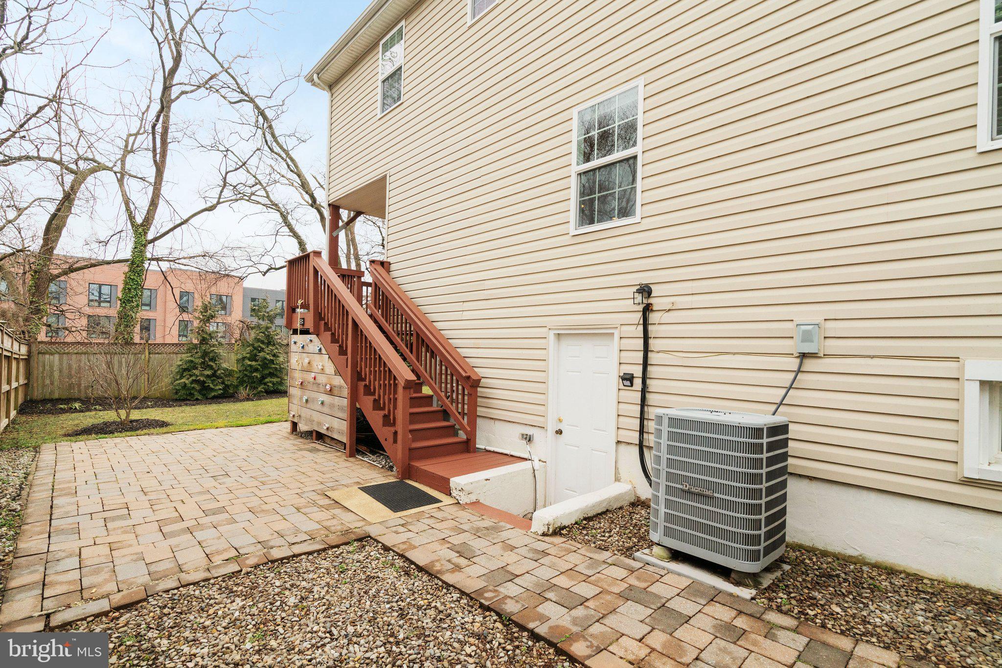 SOUTHGATE - Residential