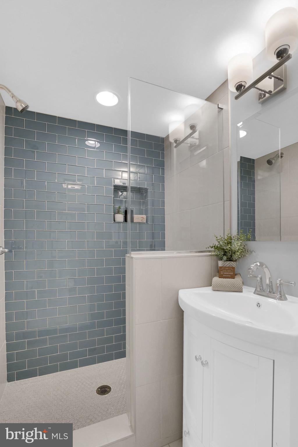 SOUTHGATE - Residential