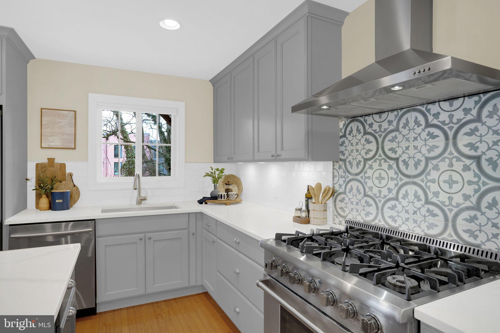 SOUTHGATE - Residential