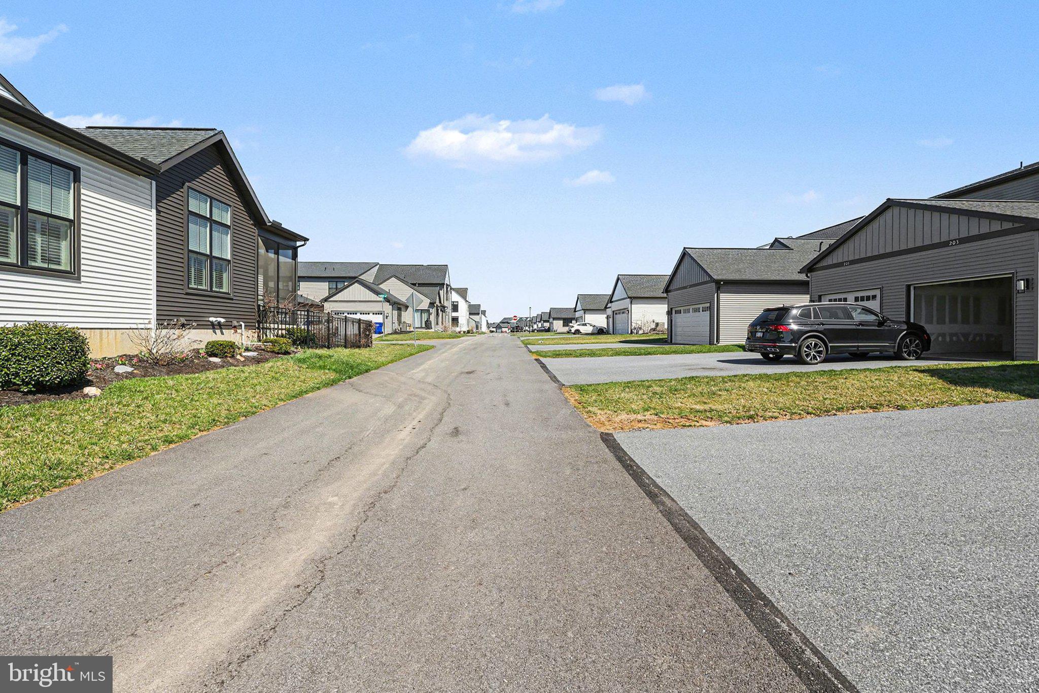 MADISON COURT - Residential