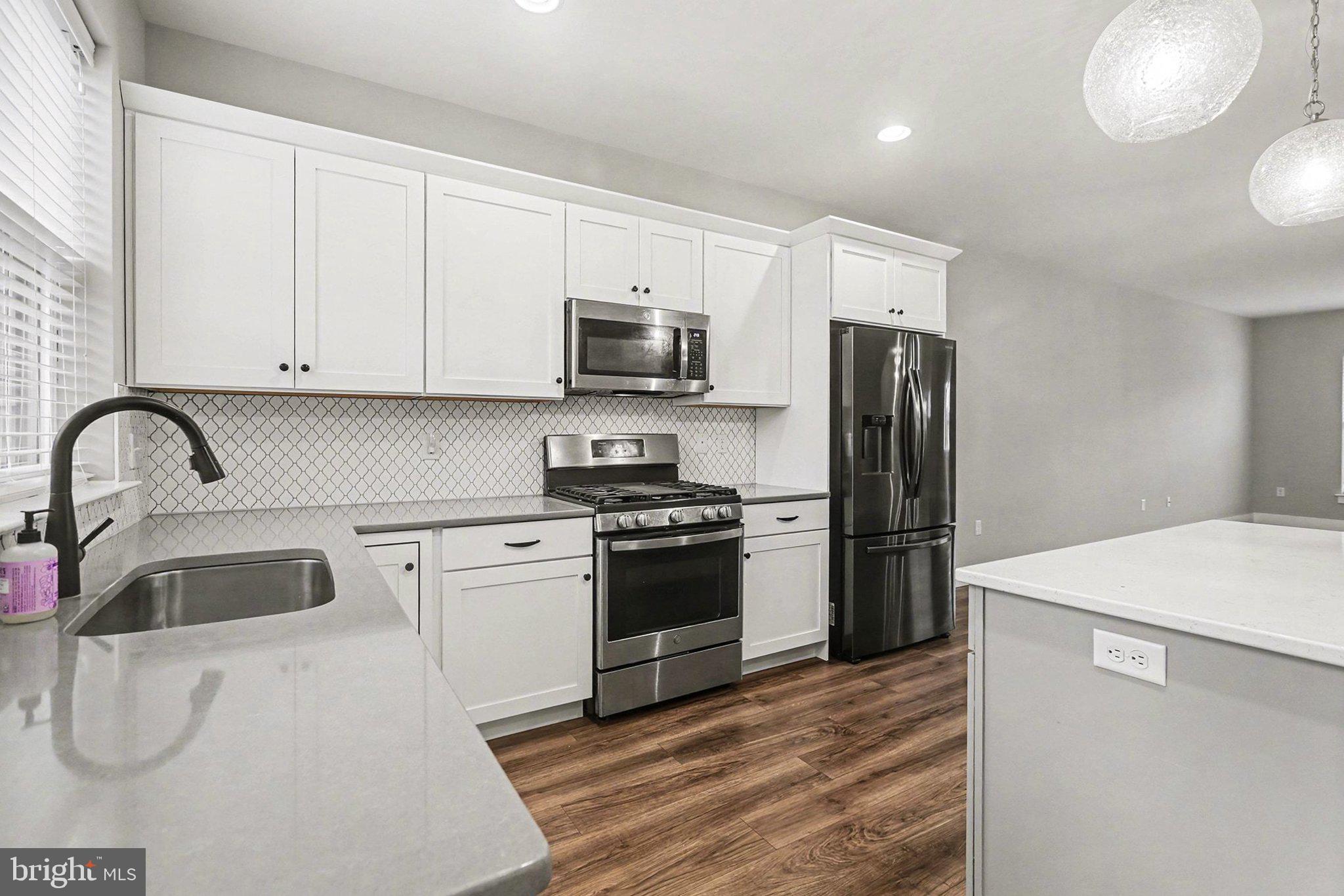 MADISON COURT - Residential