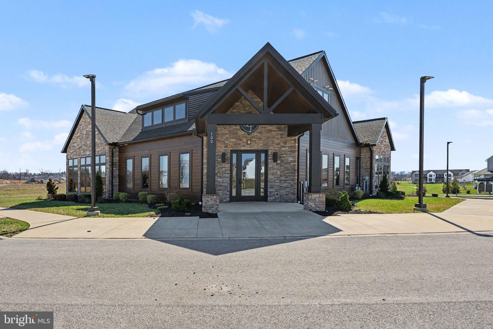 MADISON COURT - Residential