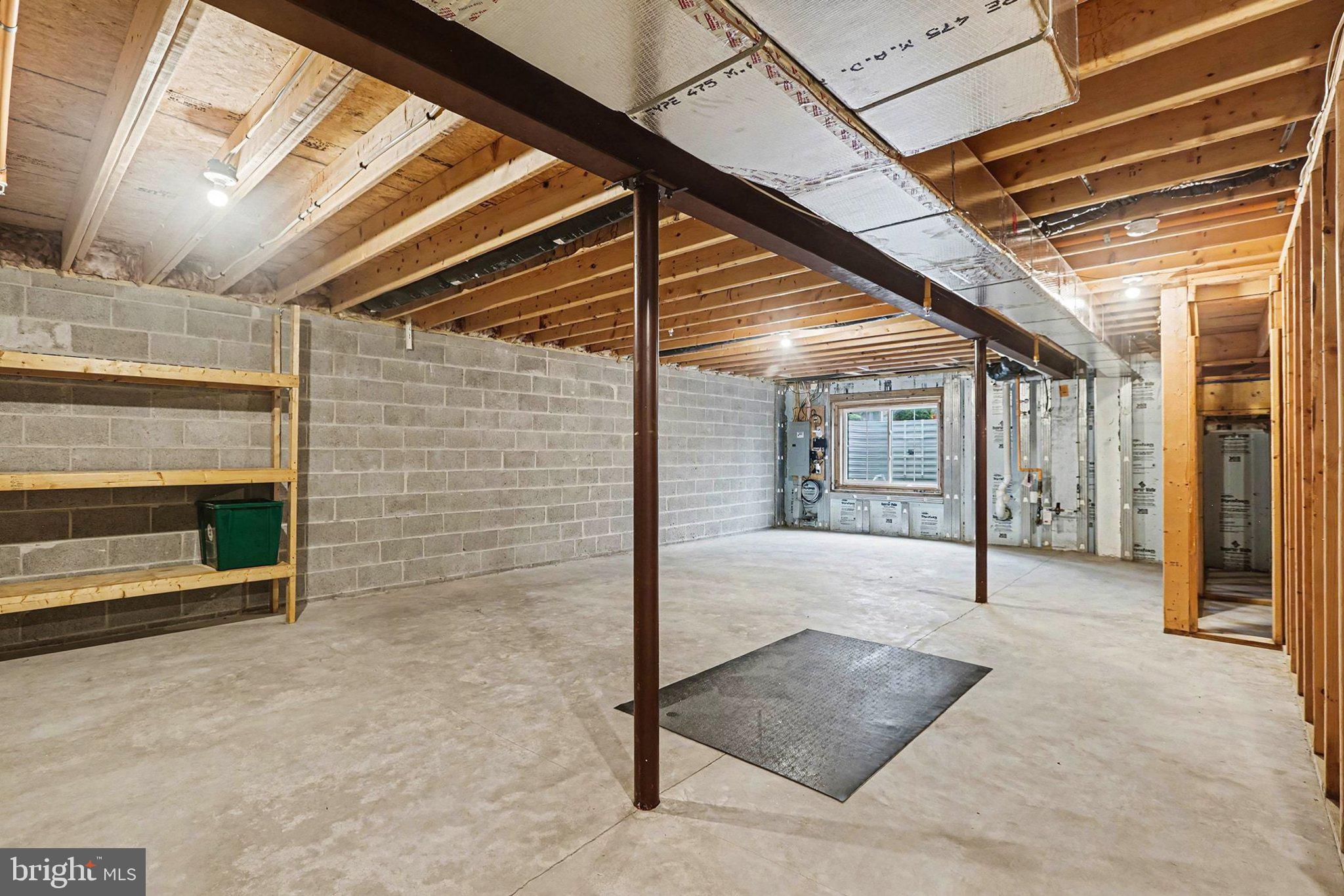 MADISON COURT - Residential