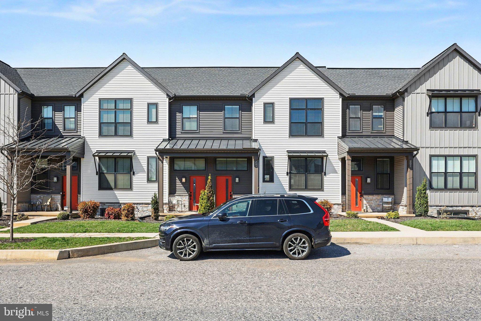 MADISON COURT - Residential