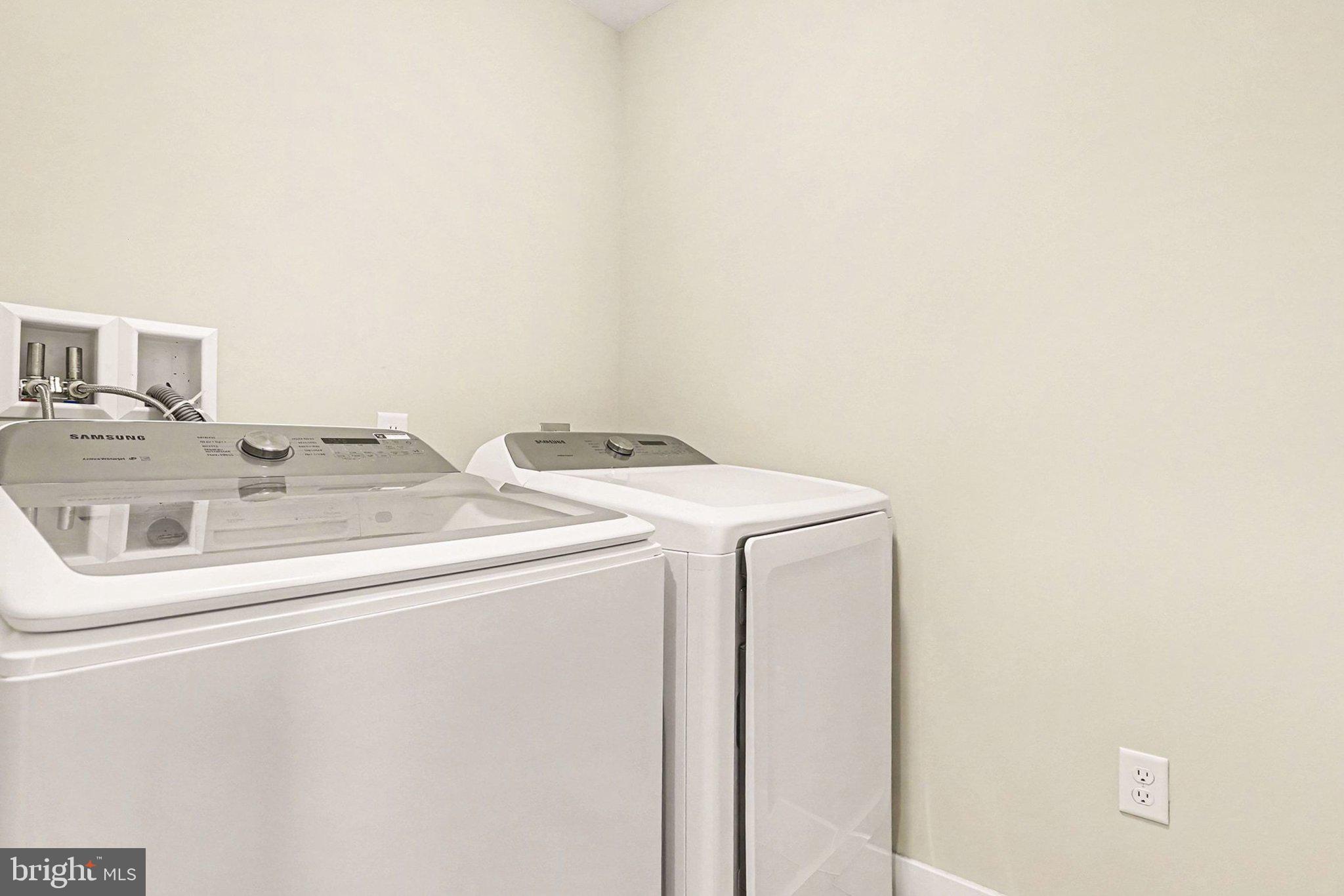 MADISON COURT - Residential