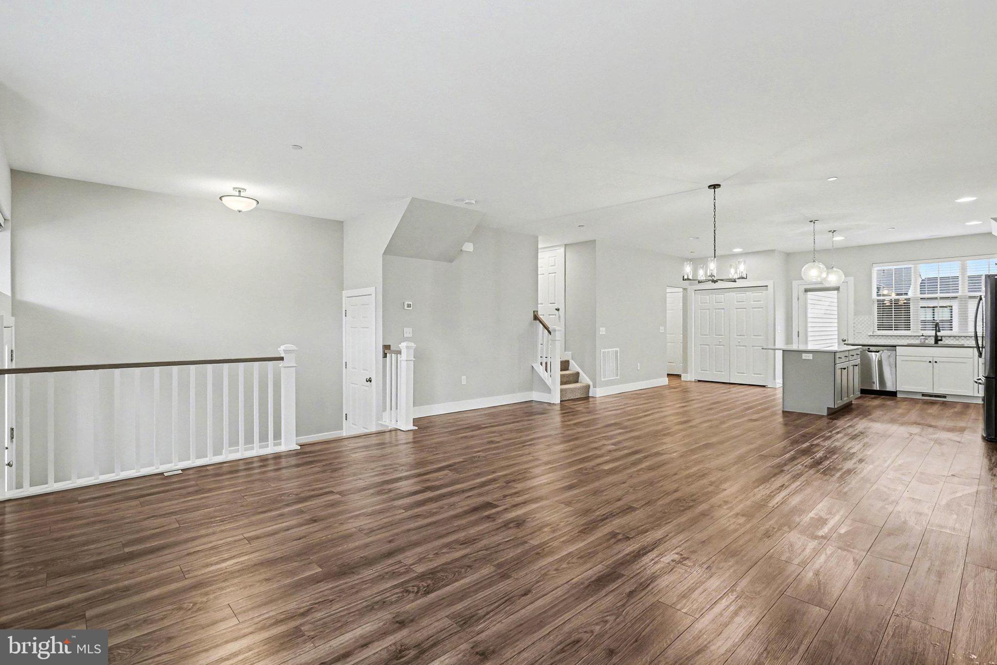 MADISON COURT - Residential