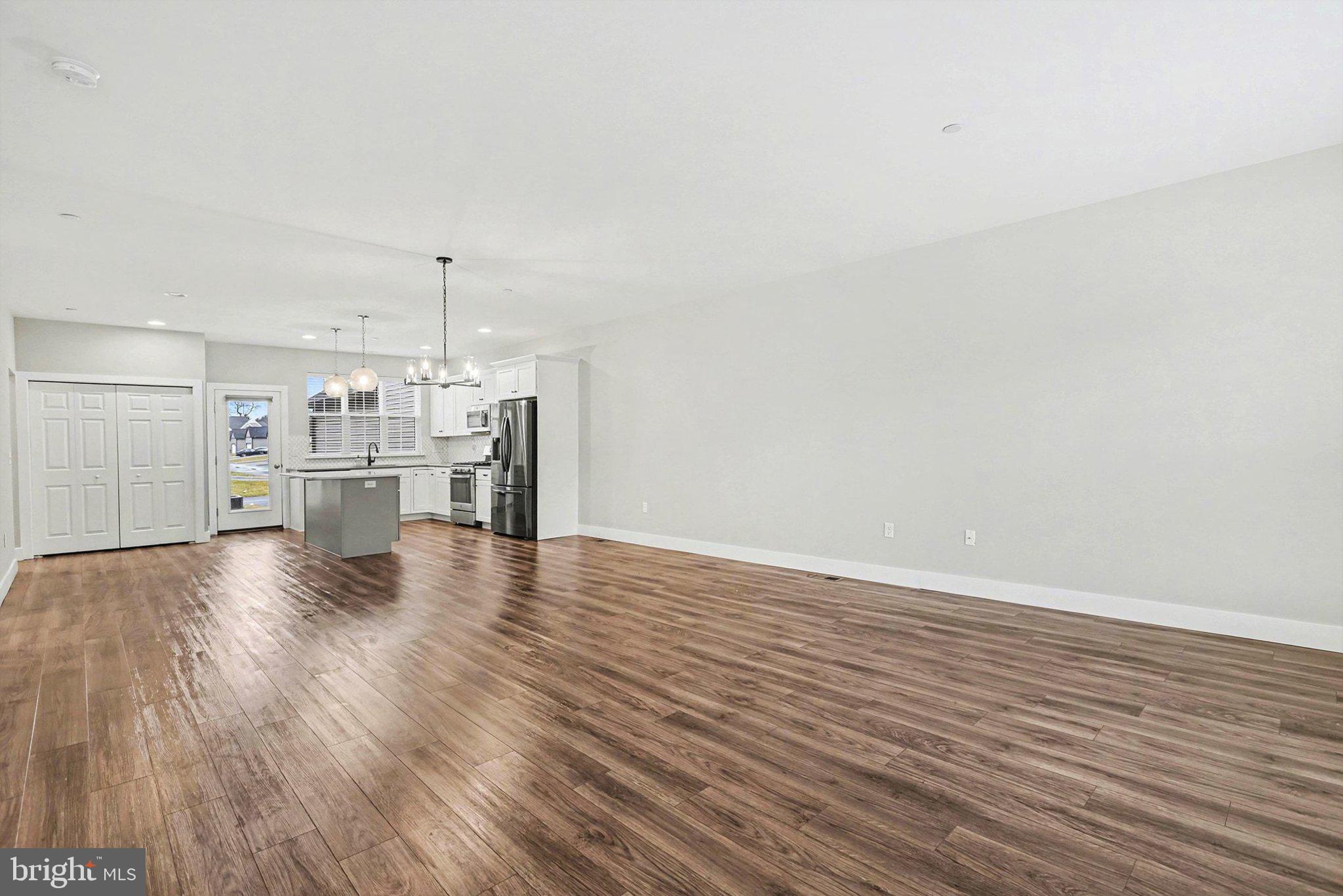 MADISON COURT - Residential