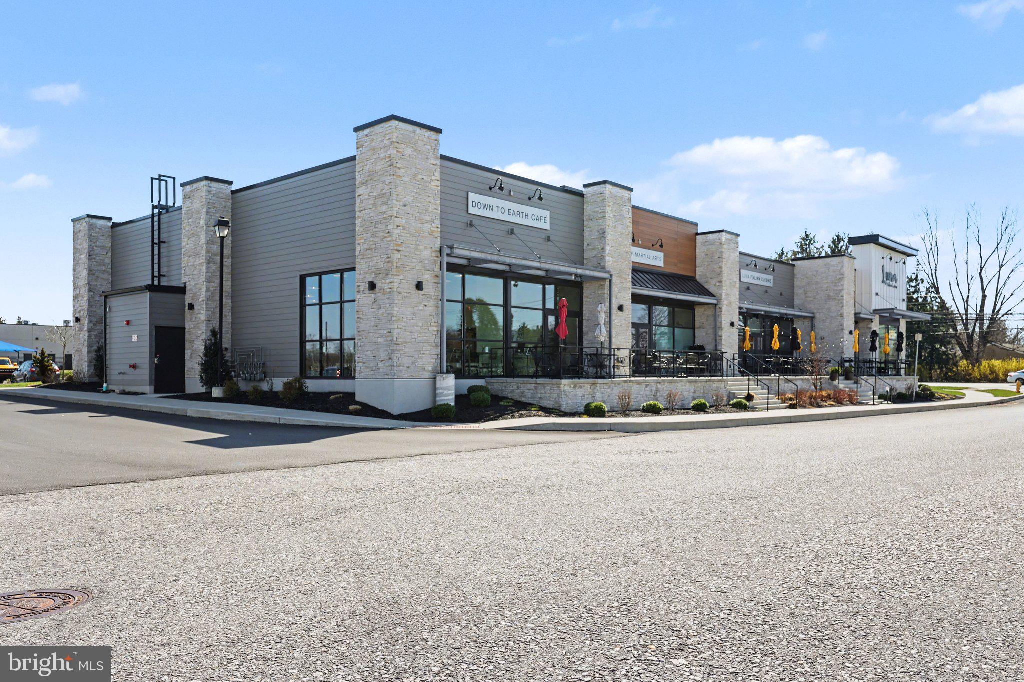 MADISON COURT - Residential