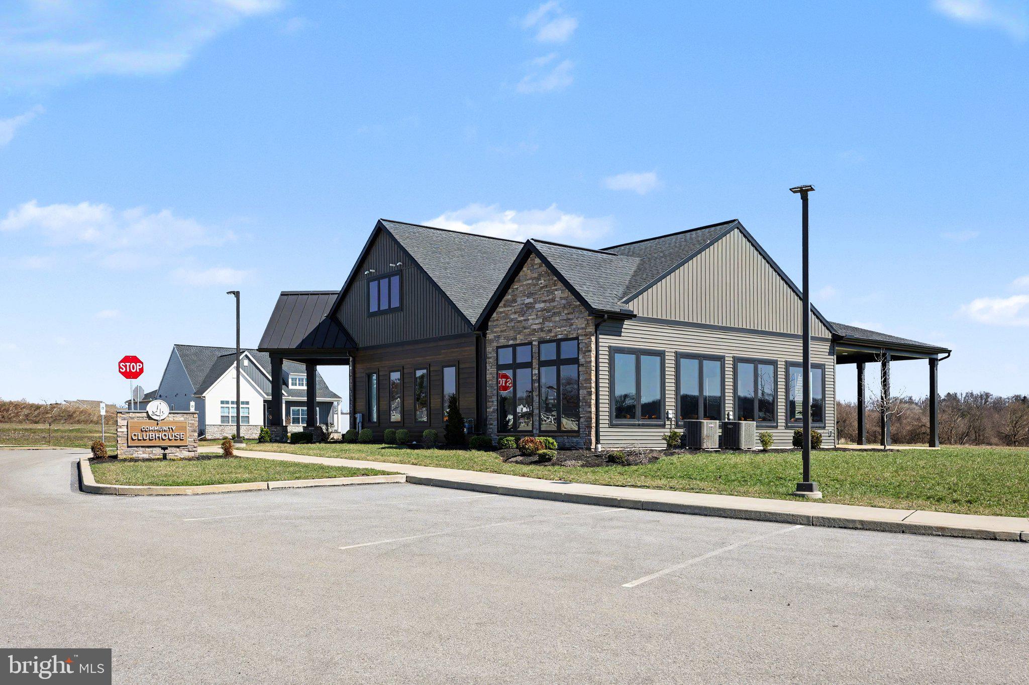 MADISON COURT - Residential