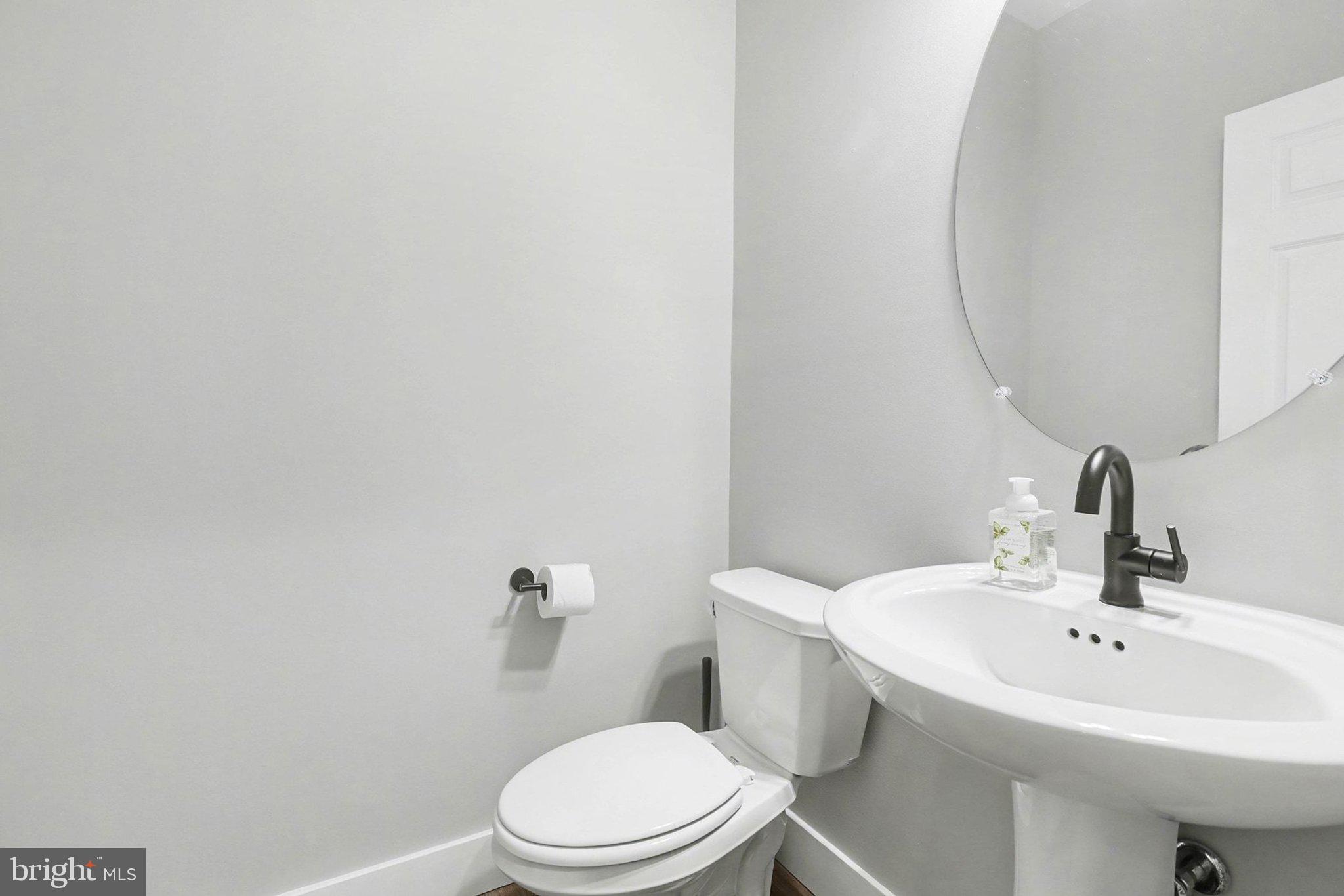 MADISON COURT - Residential