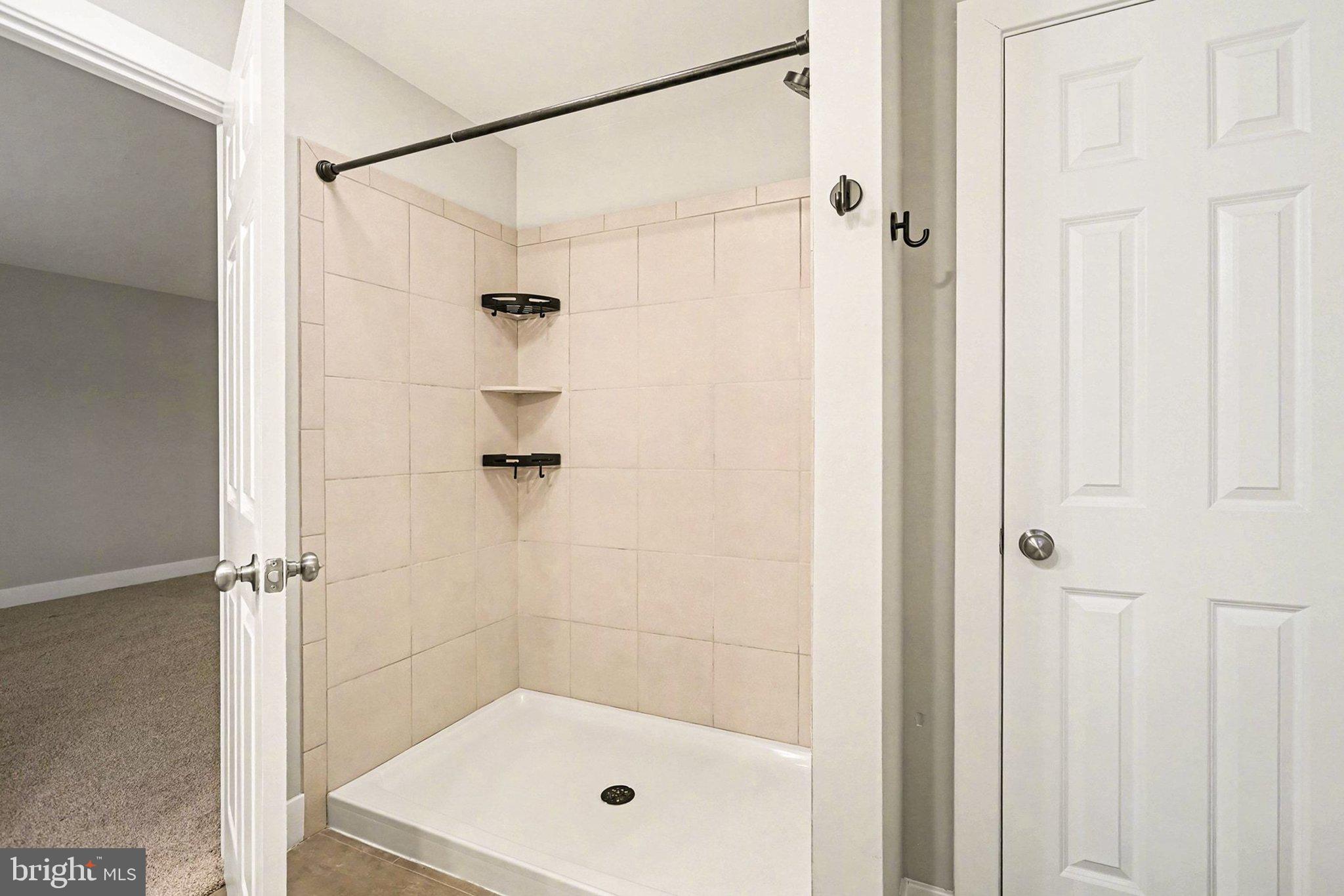 MADISON COURT - Residential