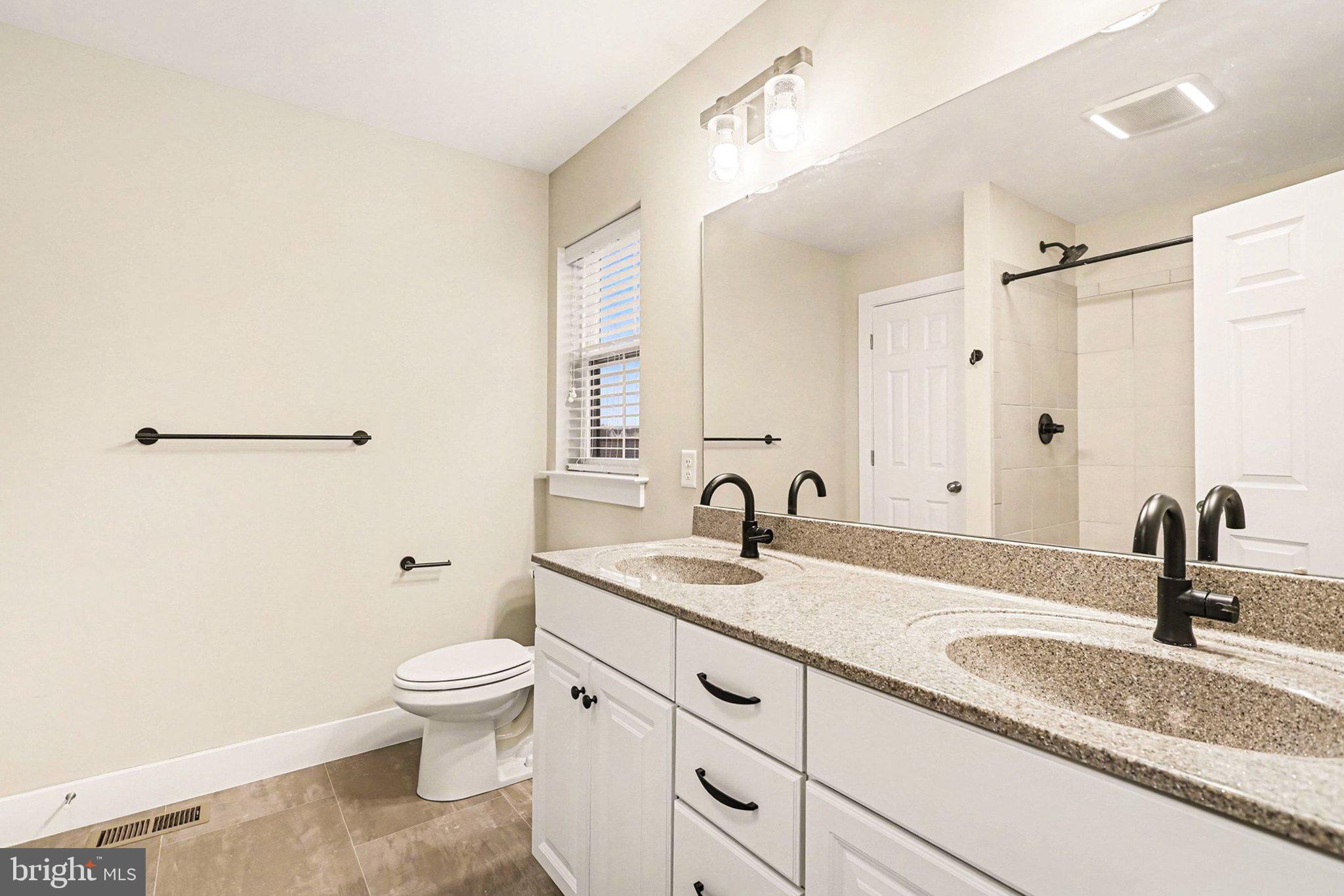 MADISON COURT - Residential