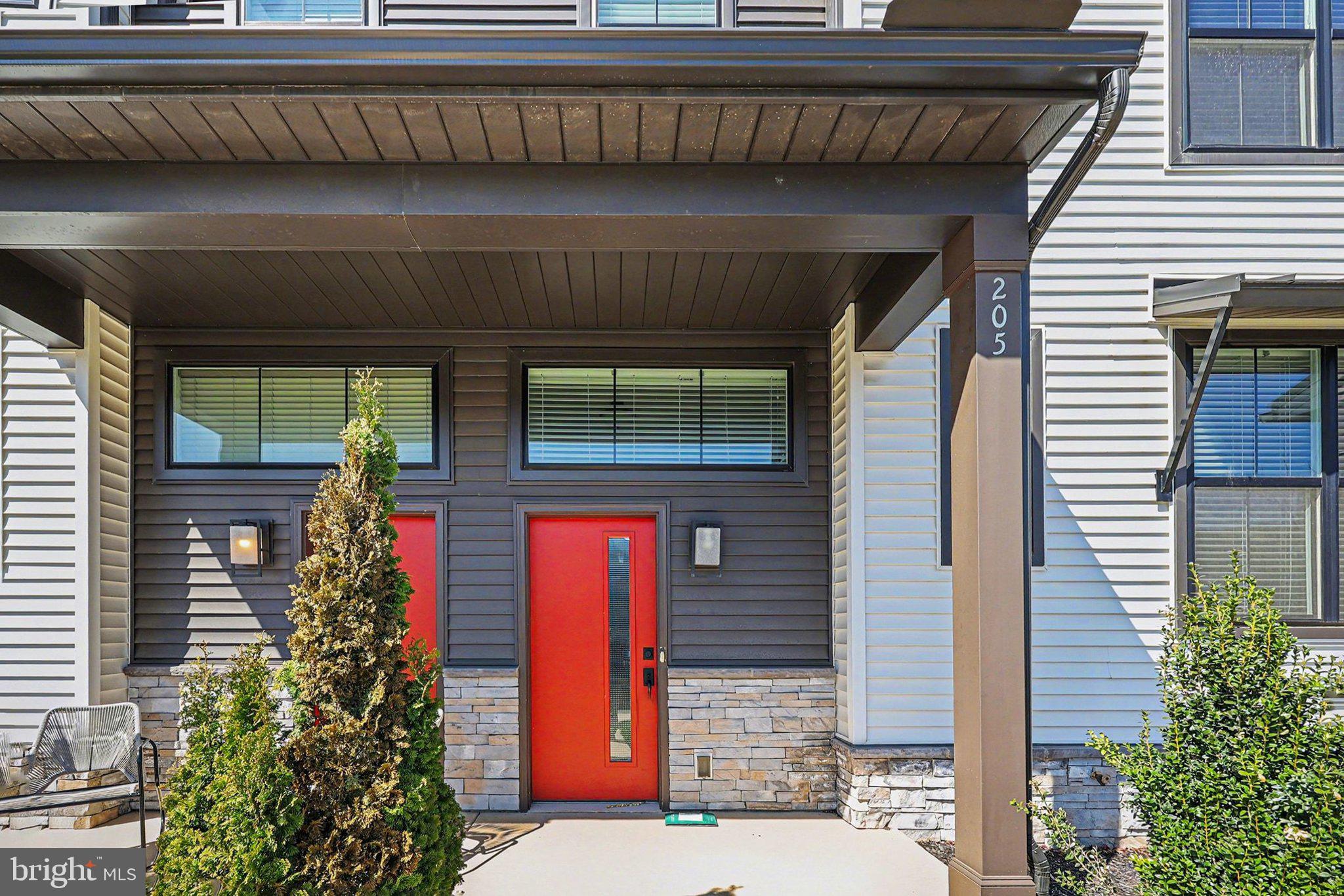 MADISON COURT - Residential