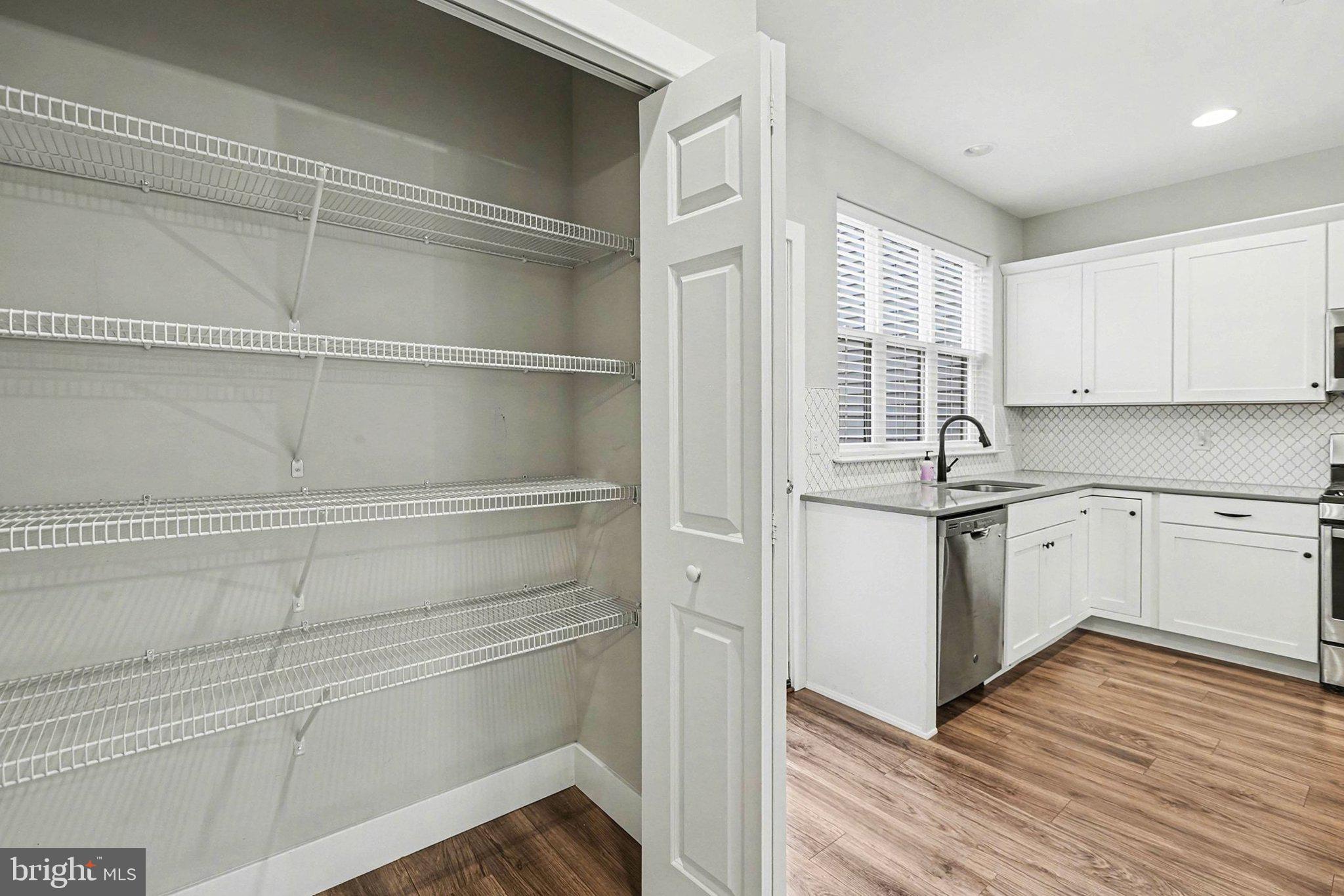 MADISON COURT - Residential