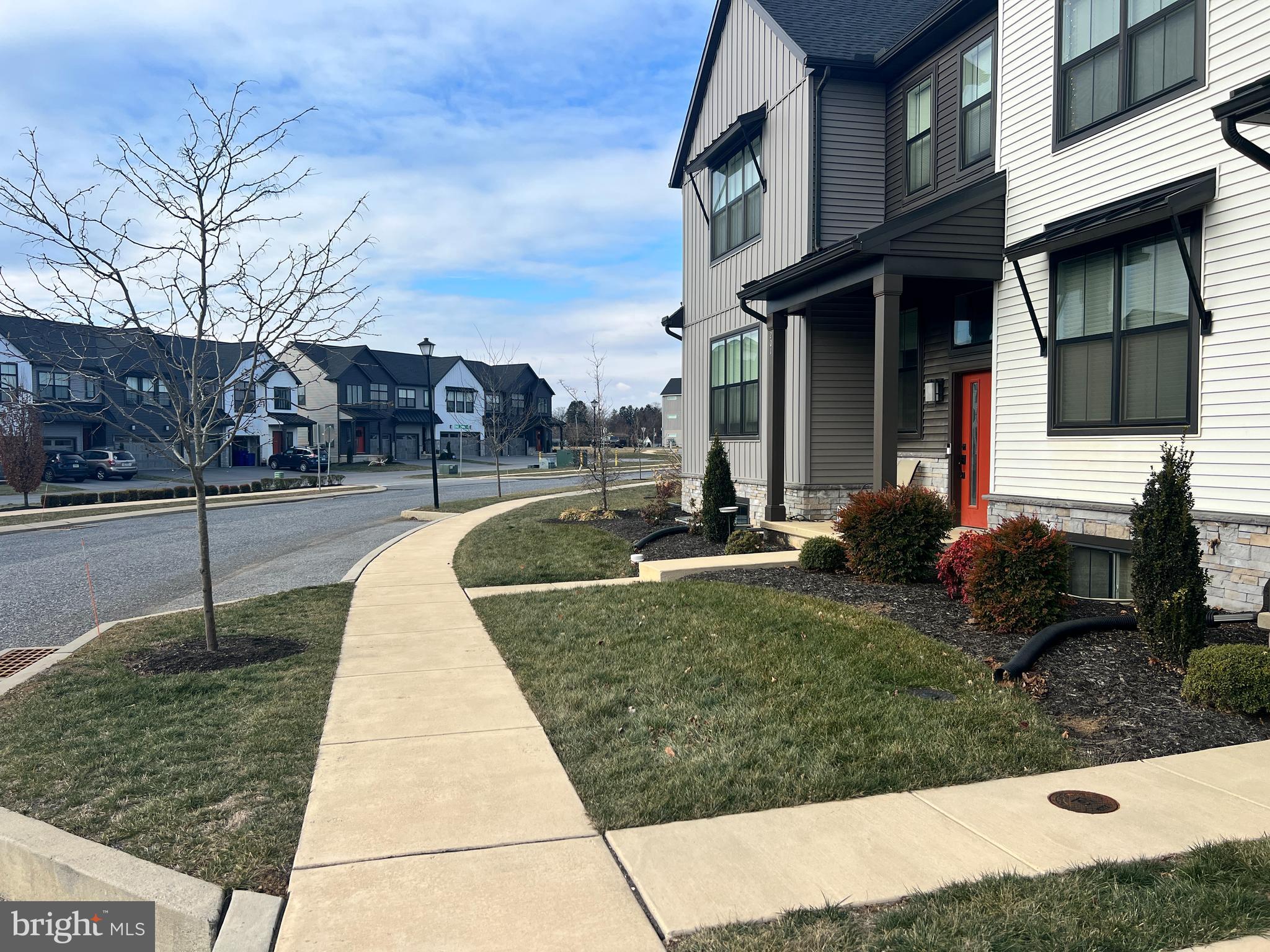 MADISON COURT - Residential