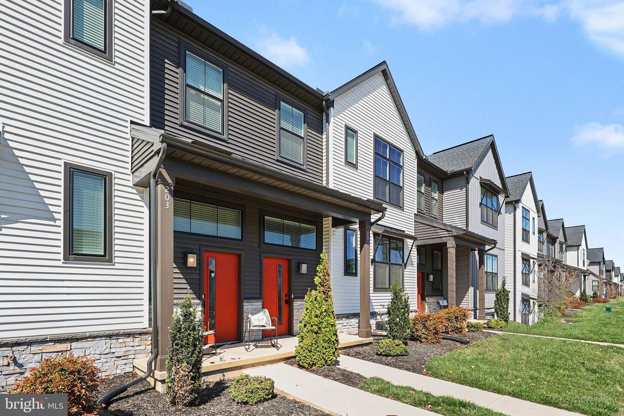 MADISON COURT - Residential