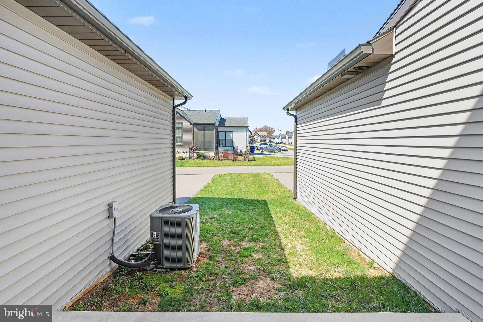 MADISON COURT - Residential