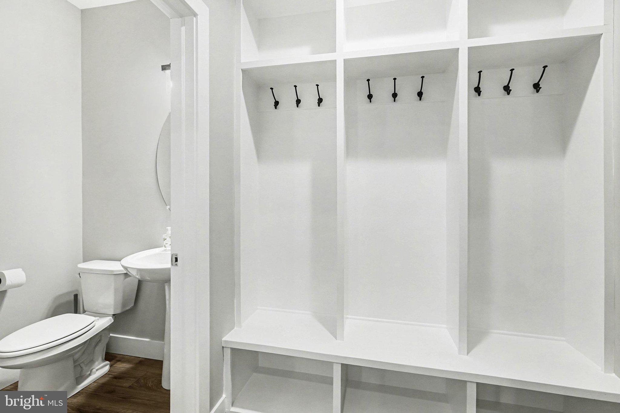 MADISON COURT - Residential